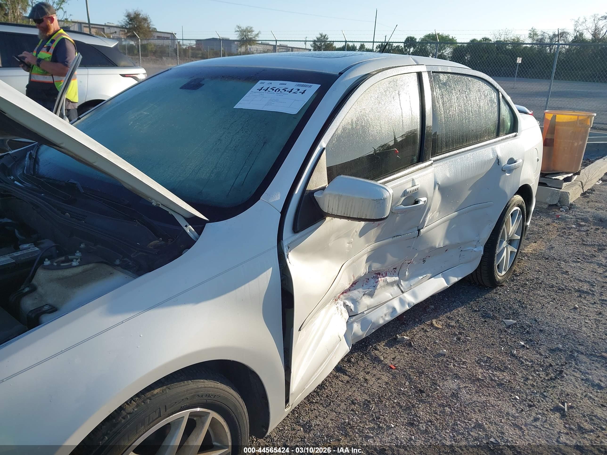 FORD FUSION image 6