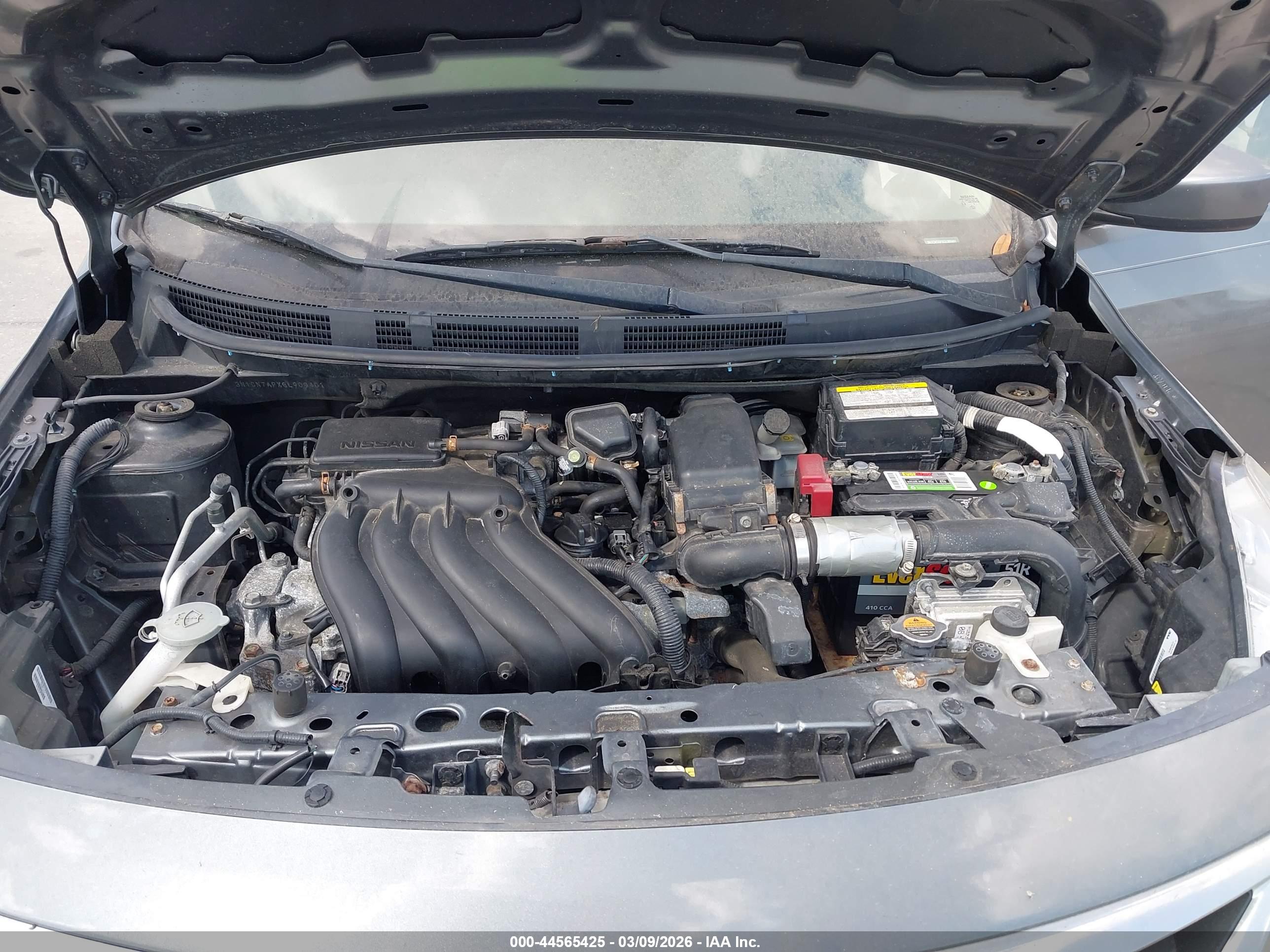 NISSAN VERSA image 10