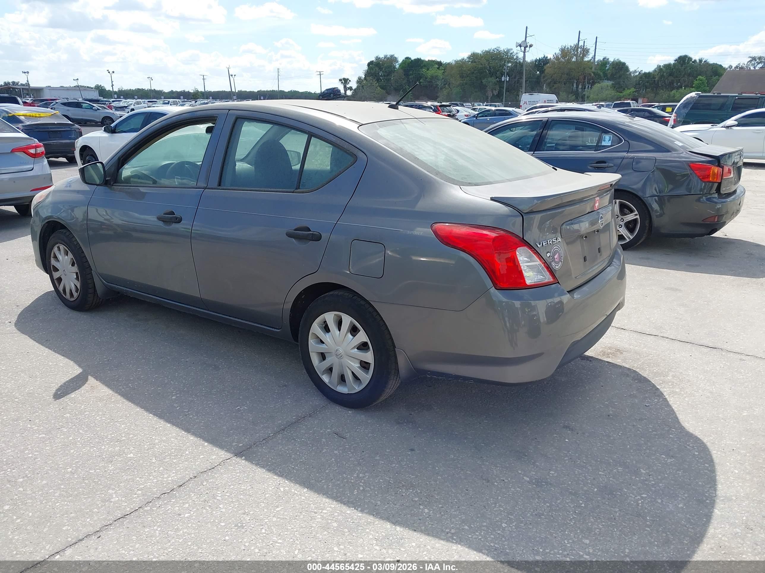 NISSAN VERSA image 3