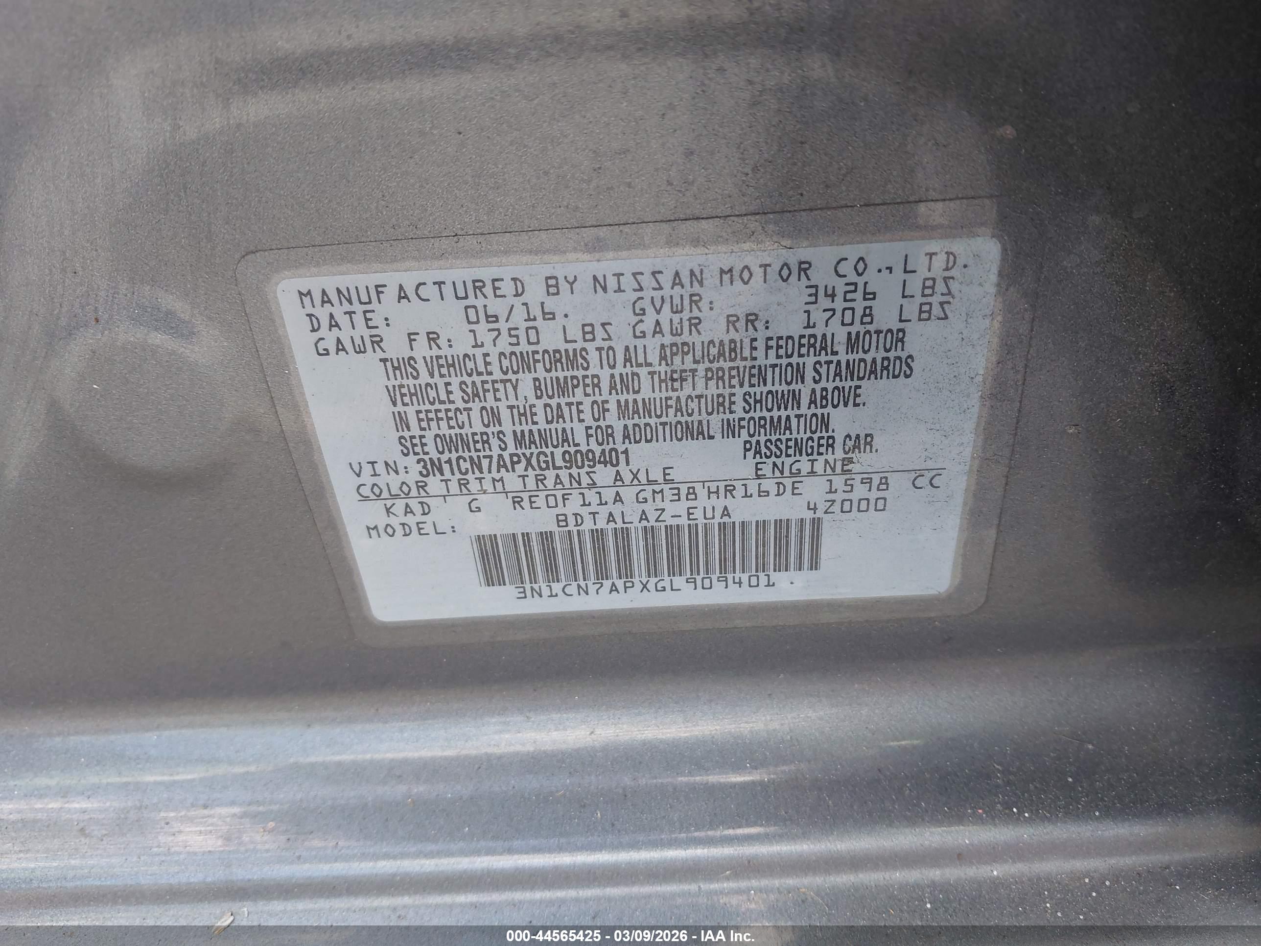 NISSAN VERSA image 9