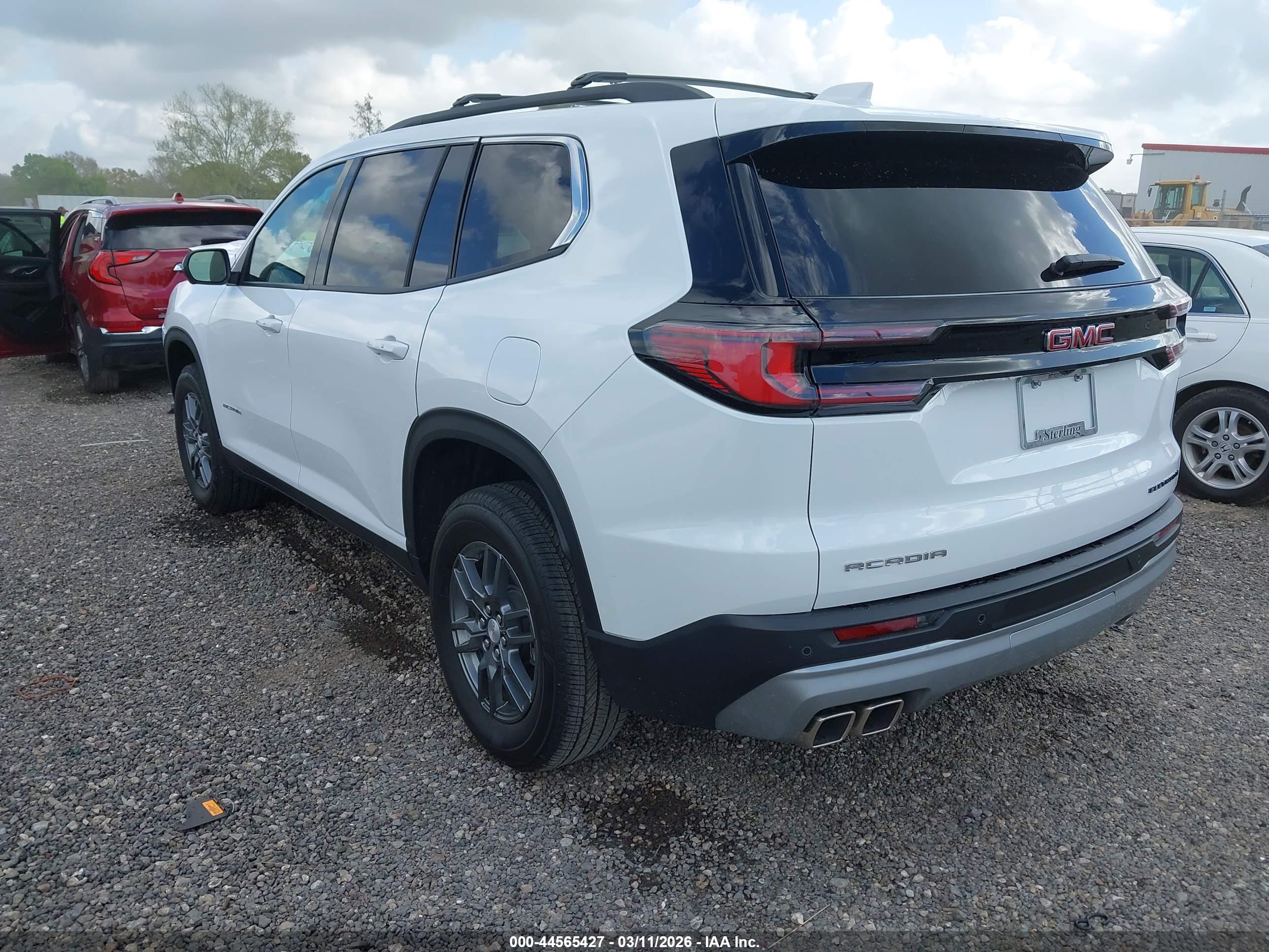 GMC ACADIA image 3