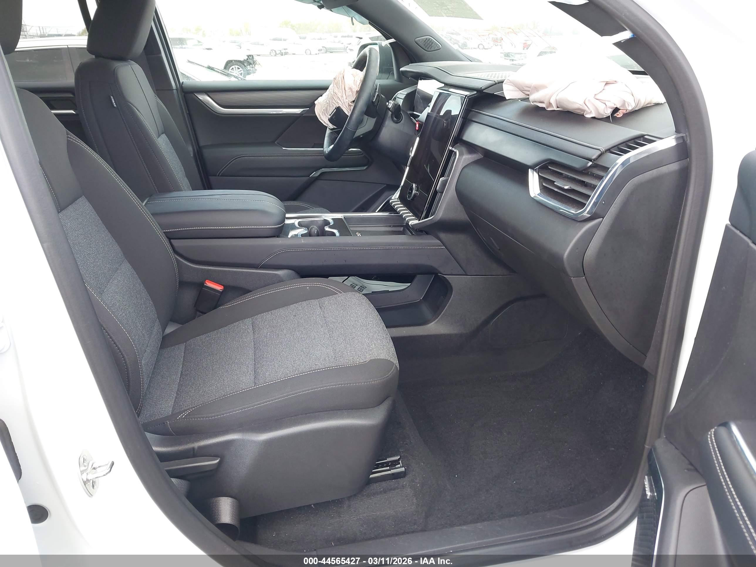 GMC ACADIA image 5