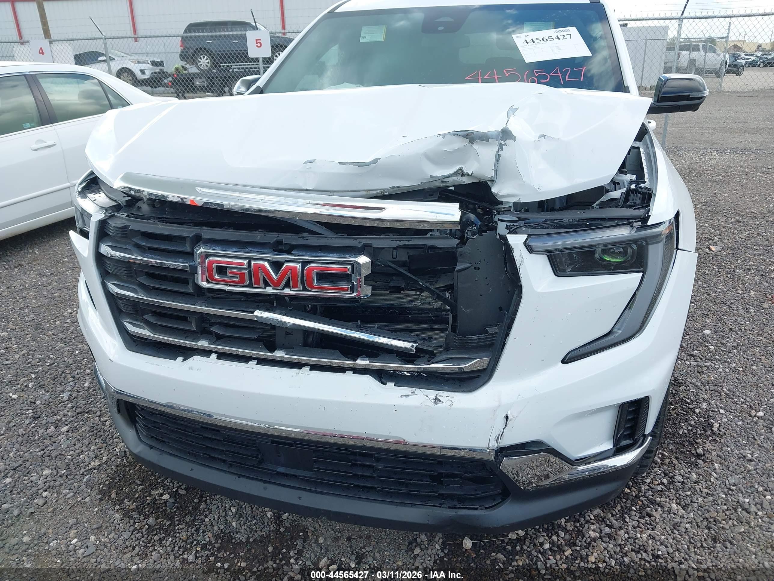GMC ACADIA image 6