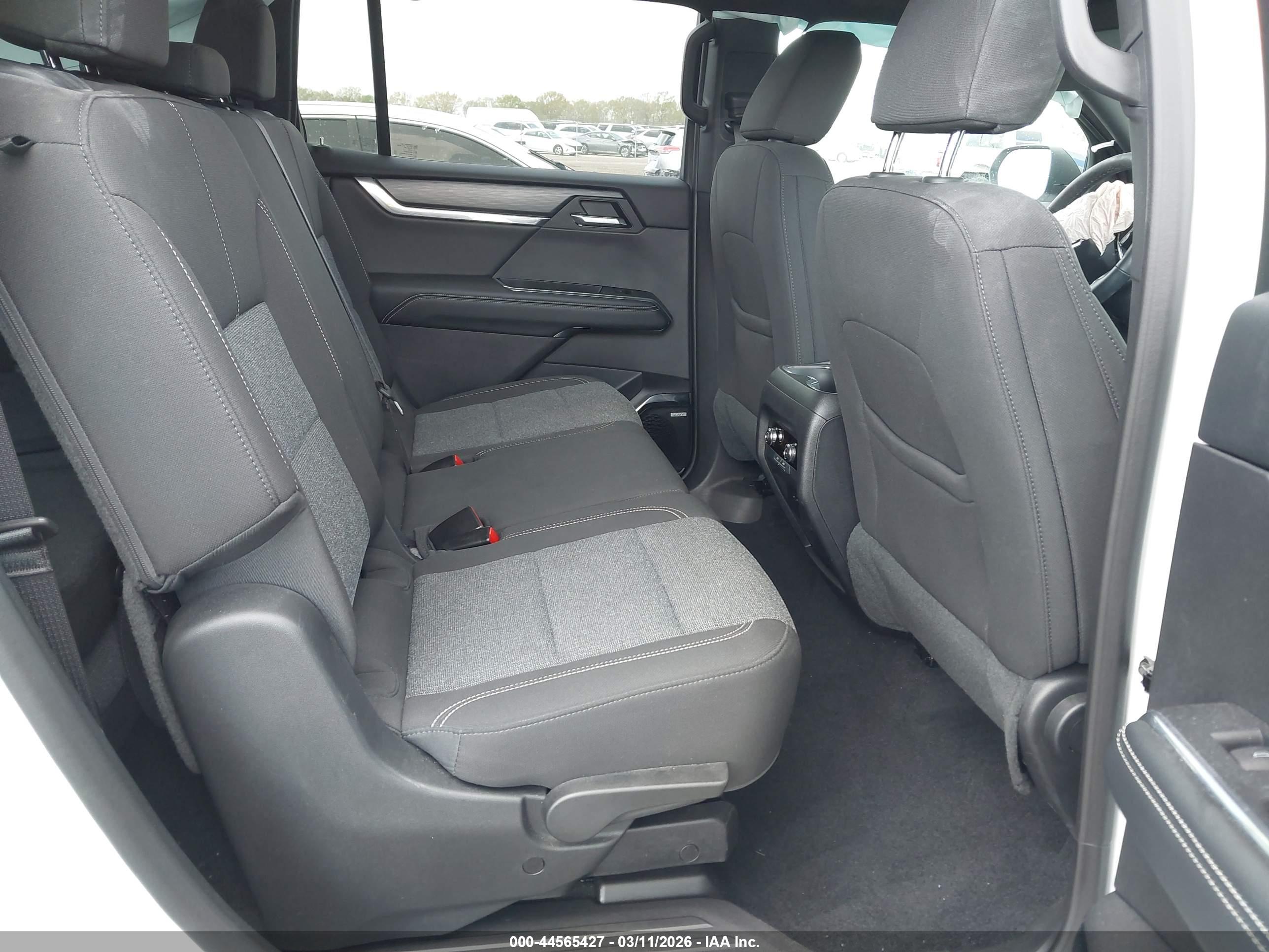 GMC ACADIA image 8