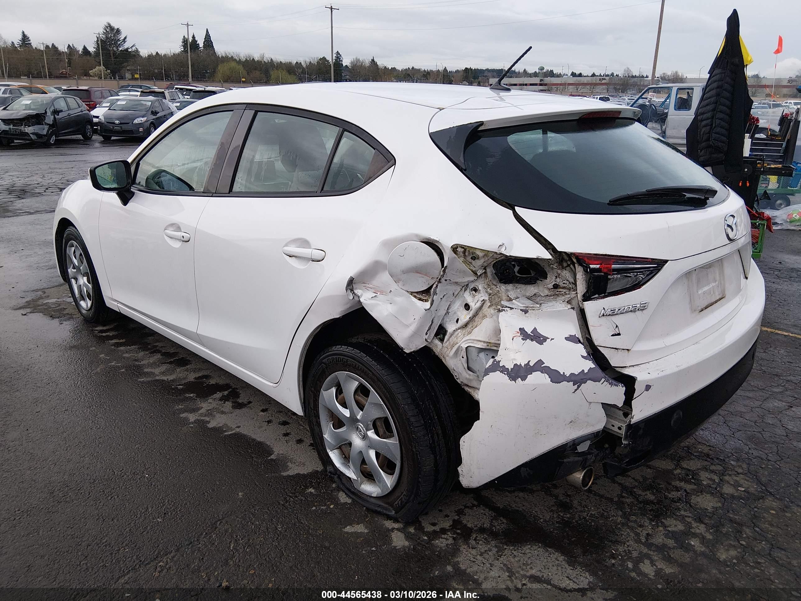 MAZDA MAZDA3 image 3