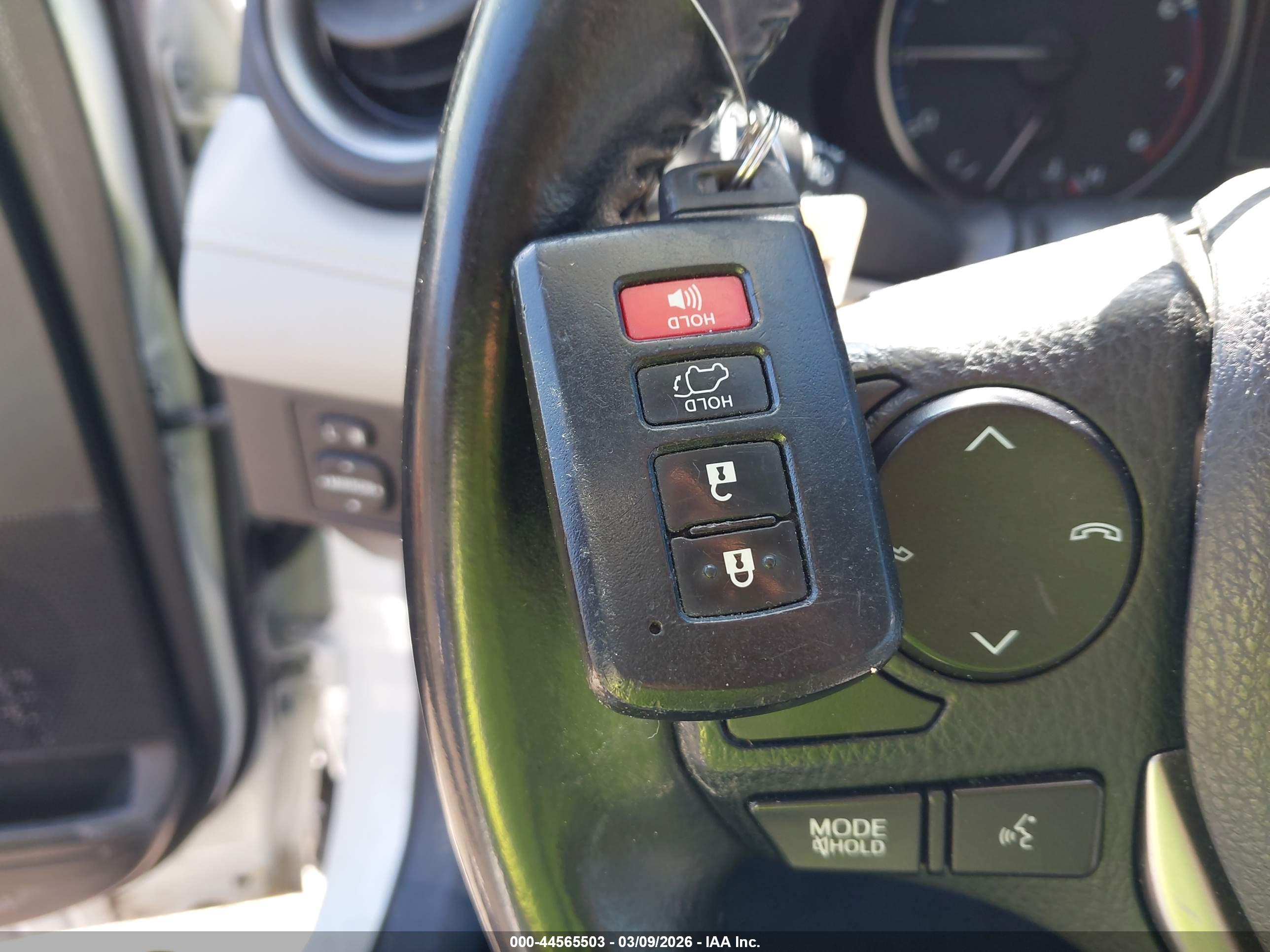 TOYOTA RAV4 image 11