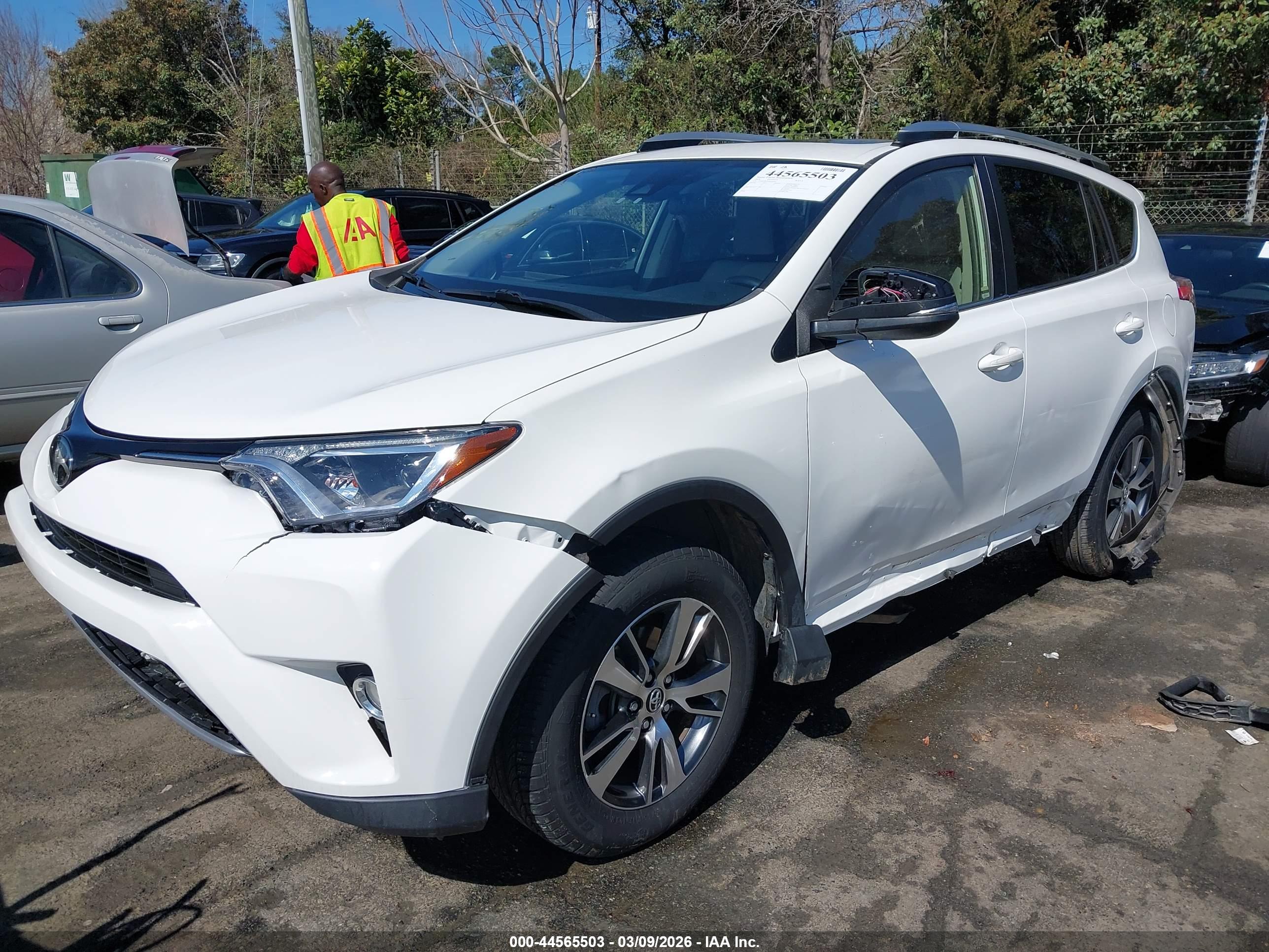 TOYOTA RAV4 image 6