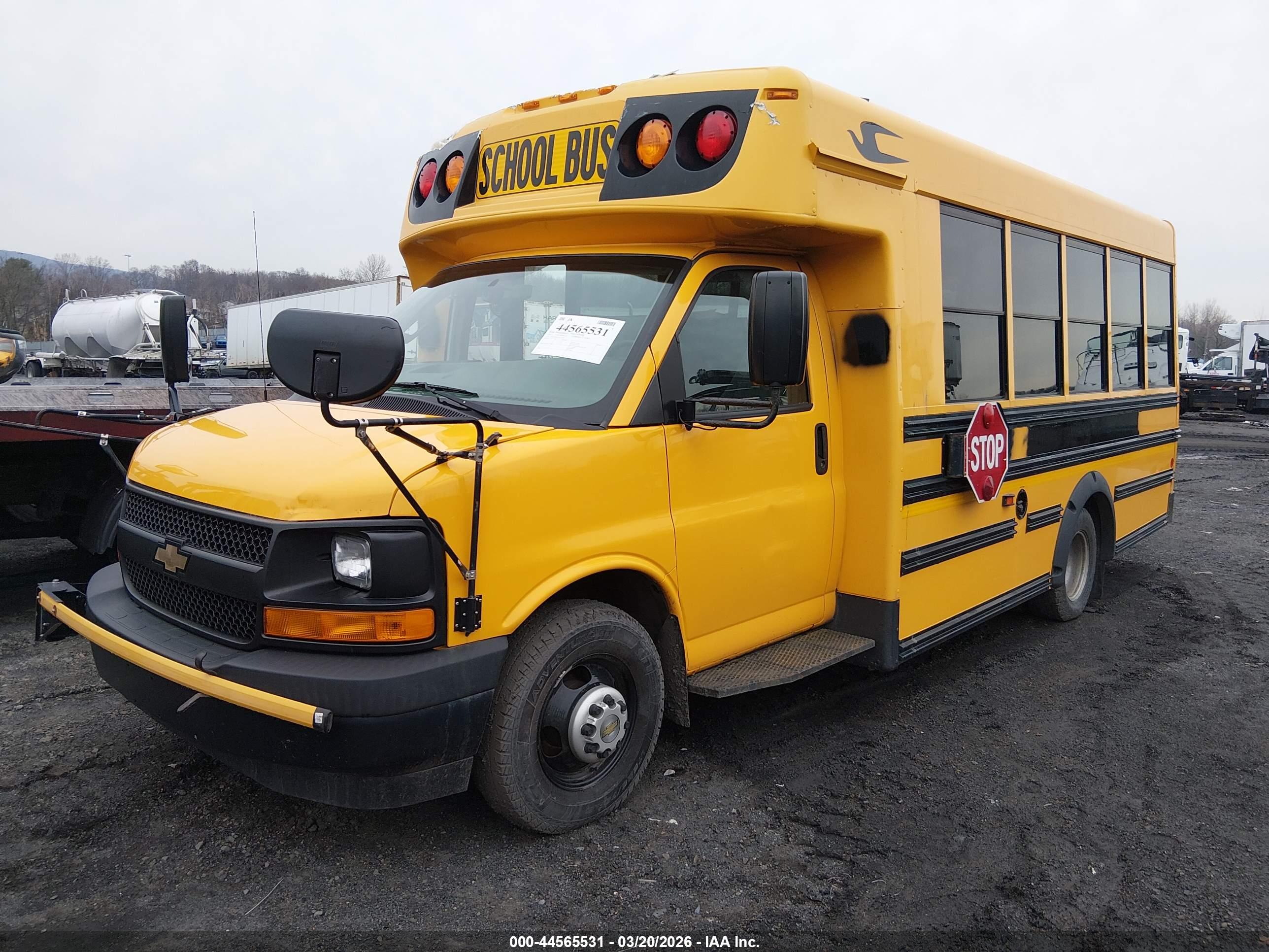 CHEVROLET BUS image 2
