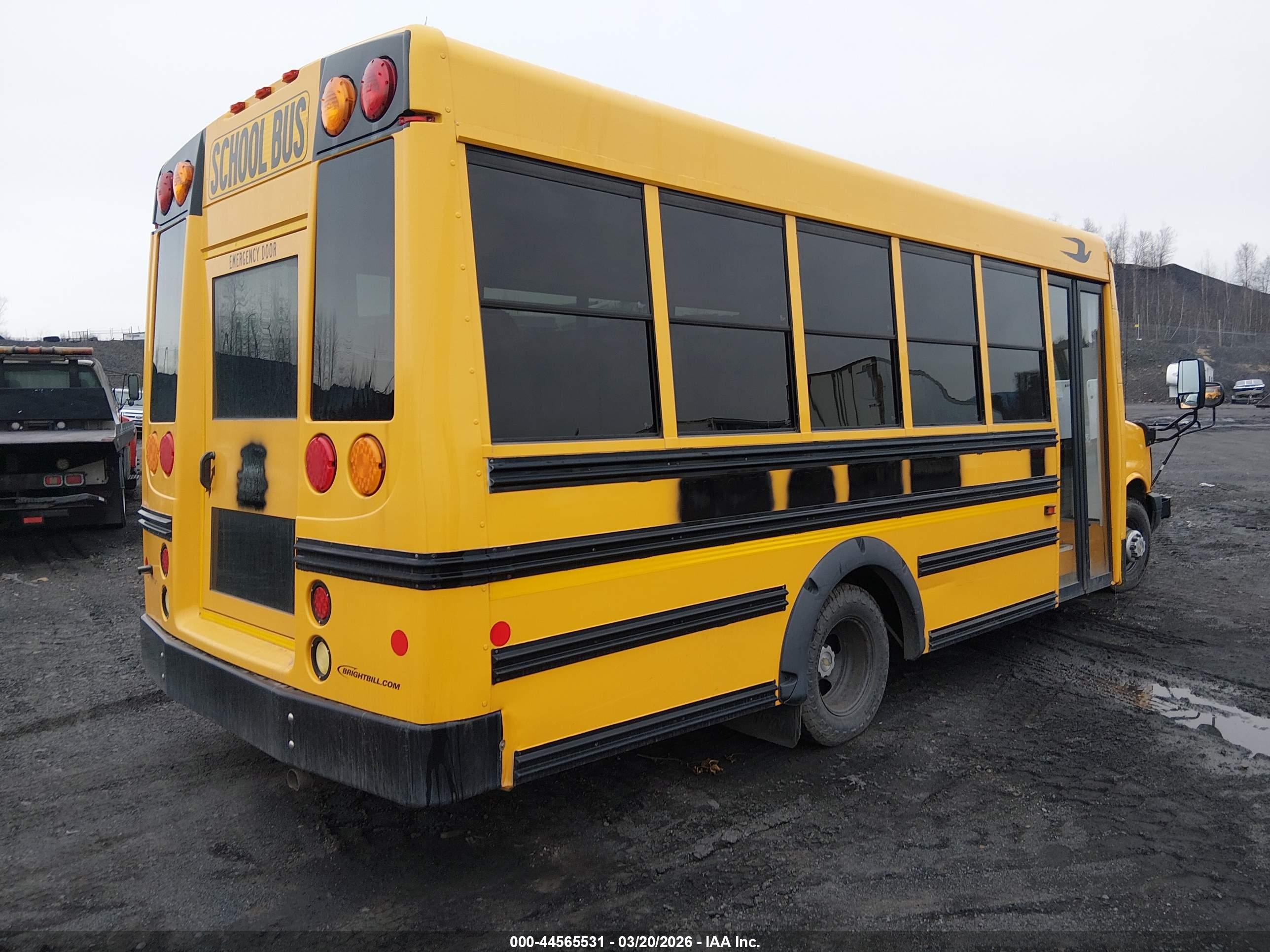 CHEVROLET BUS image 4