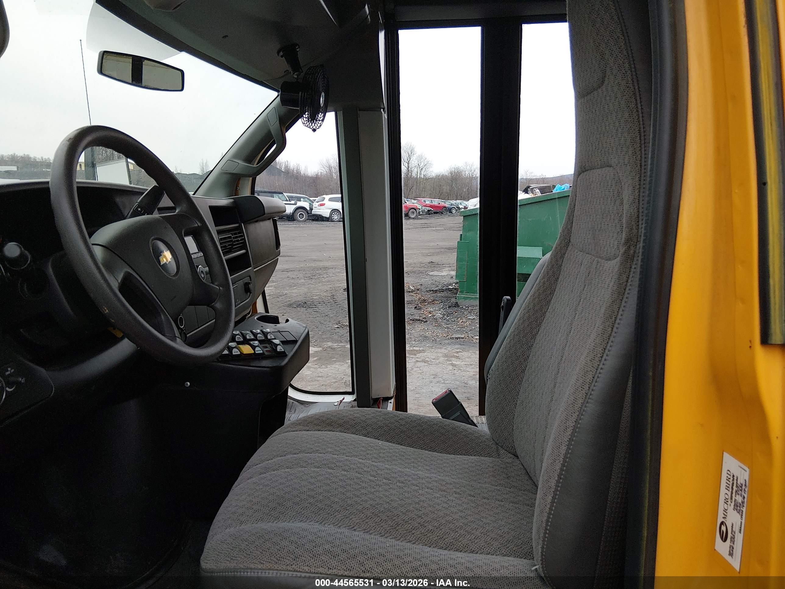 CHEVROLET BUS image 7
