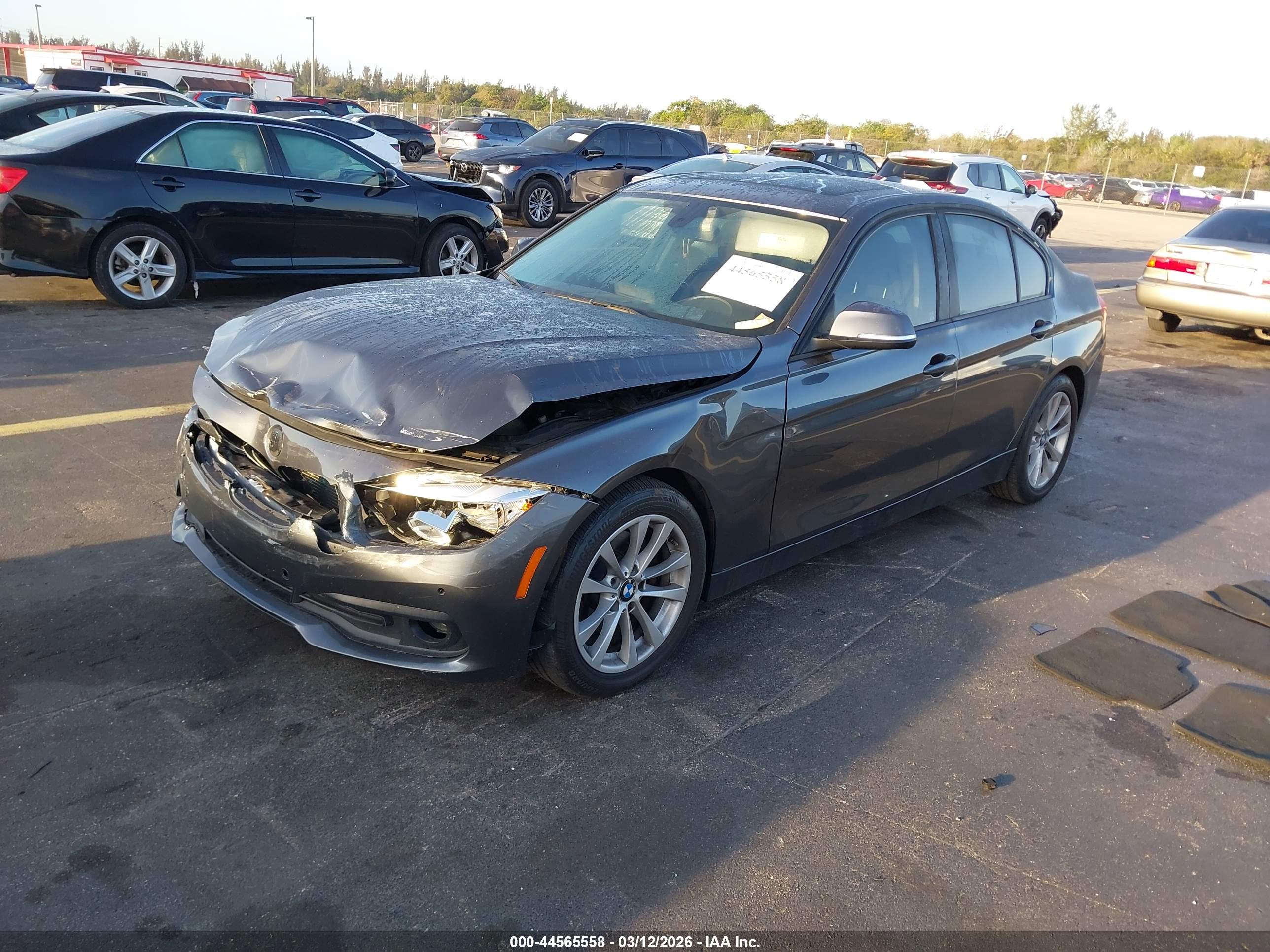 BMW 320I image 2