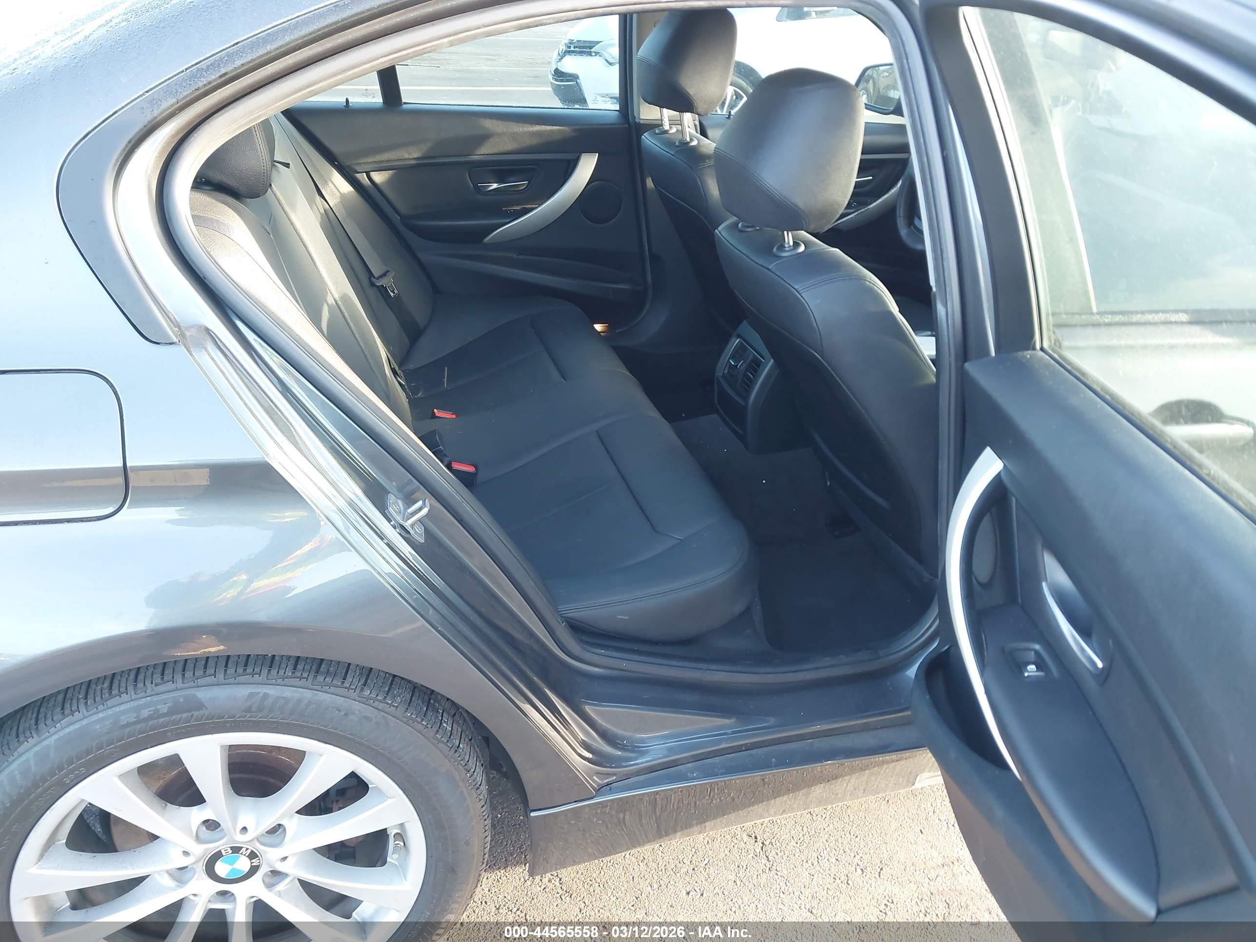 BMW 320I image 8