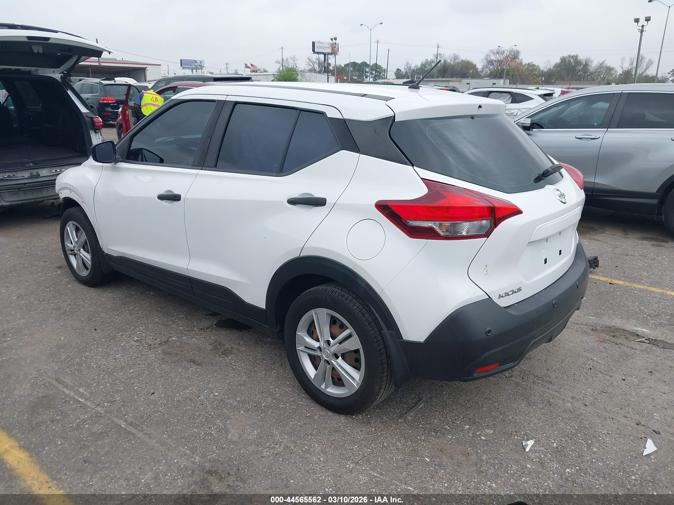 NISSAN KICKS image 3