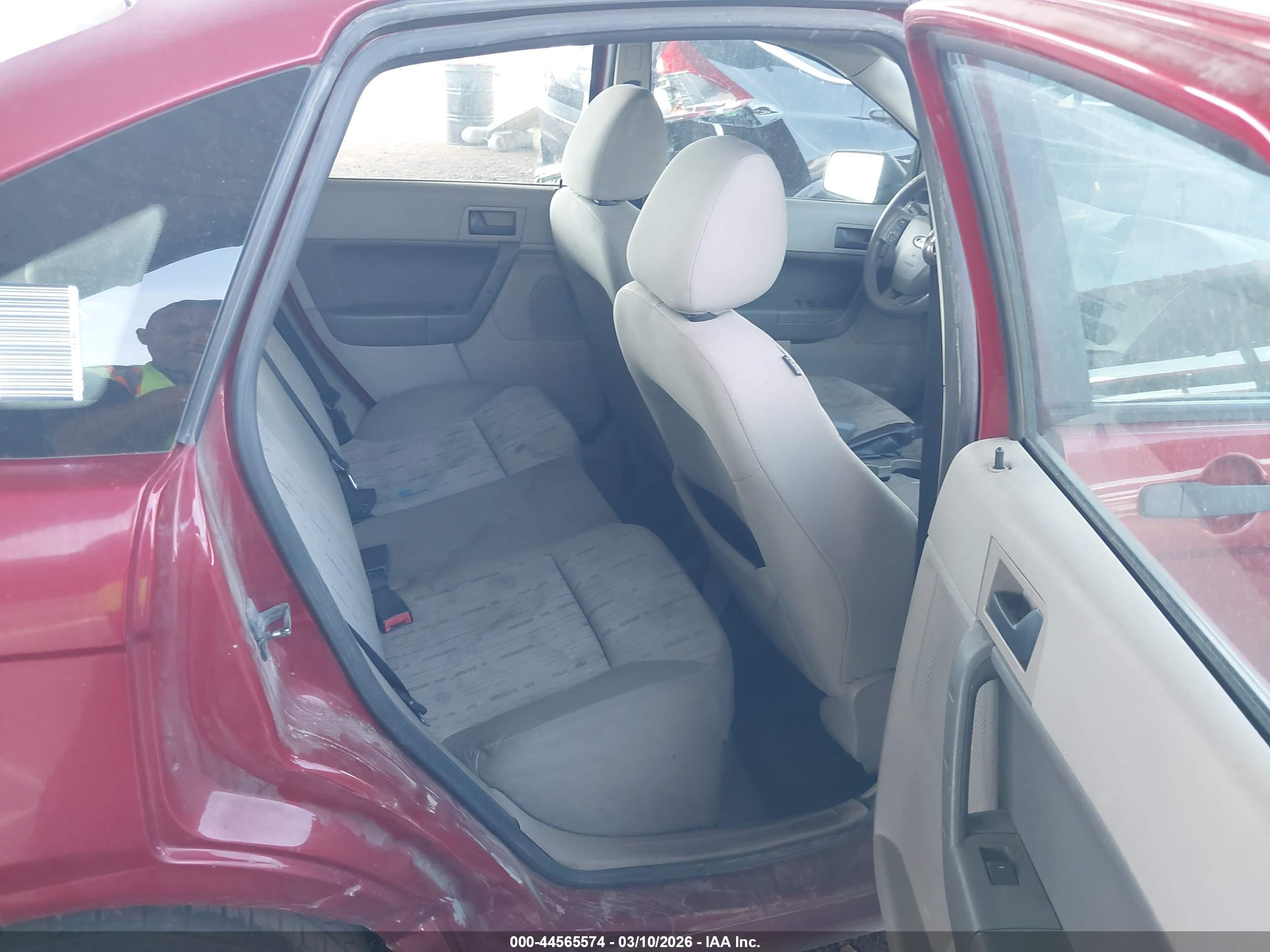 FORD FOCUS image 8
