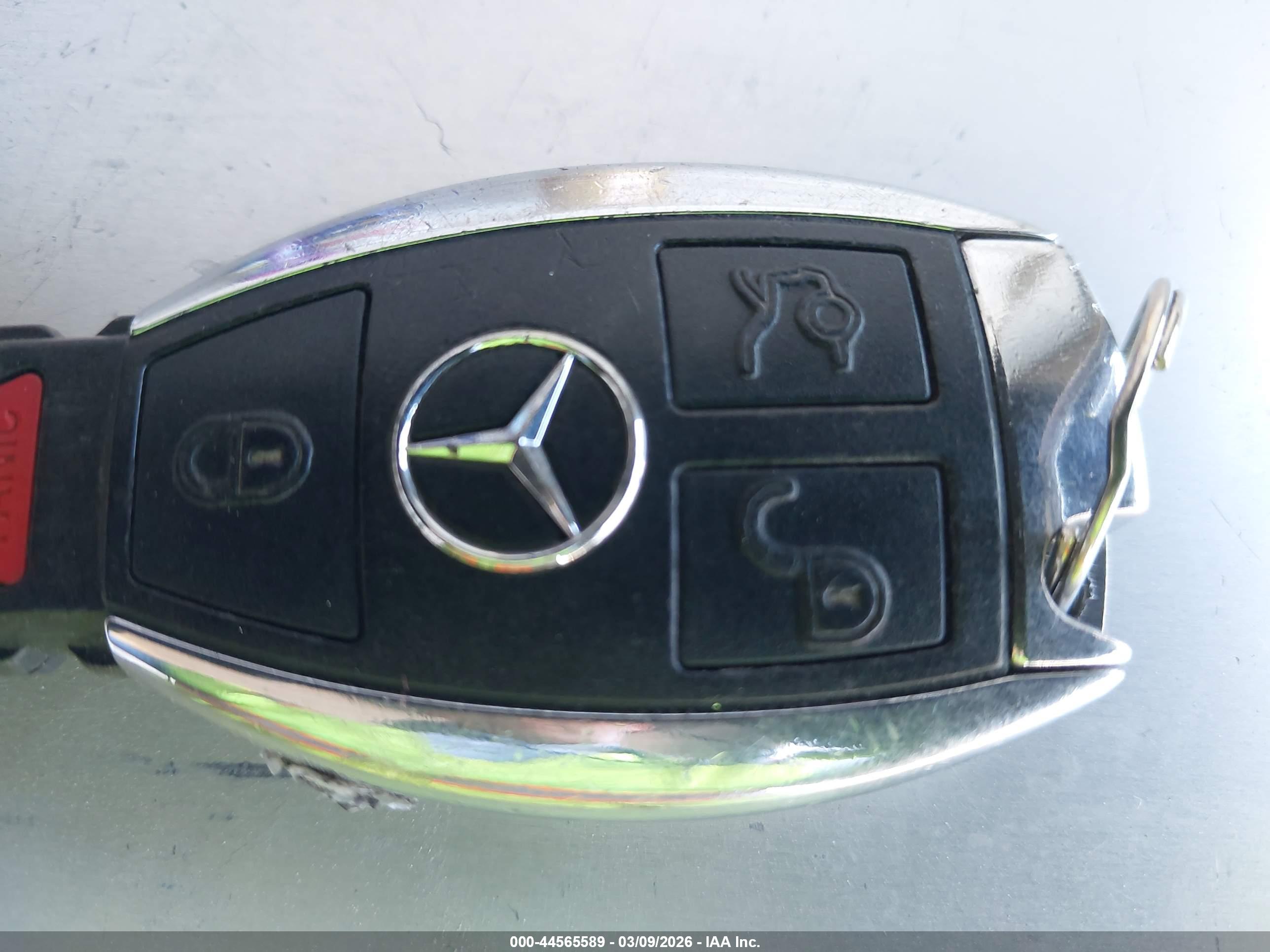 MERCEDES-BENZ E image 11