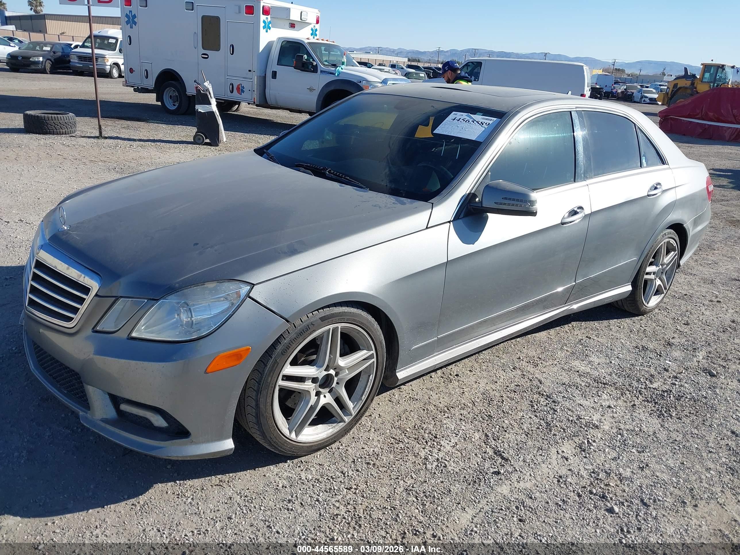 MERCEDES-BENZ E image 2