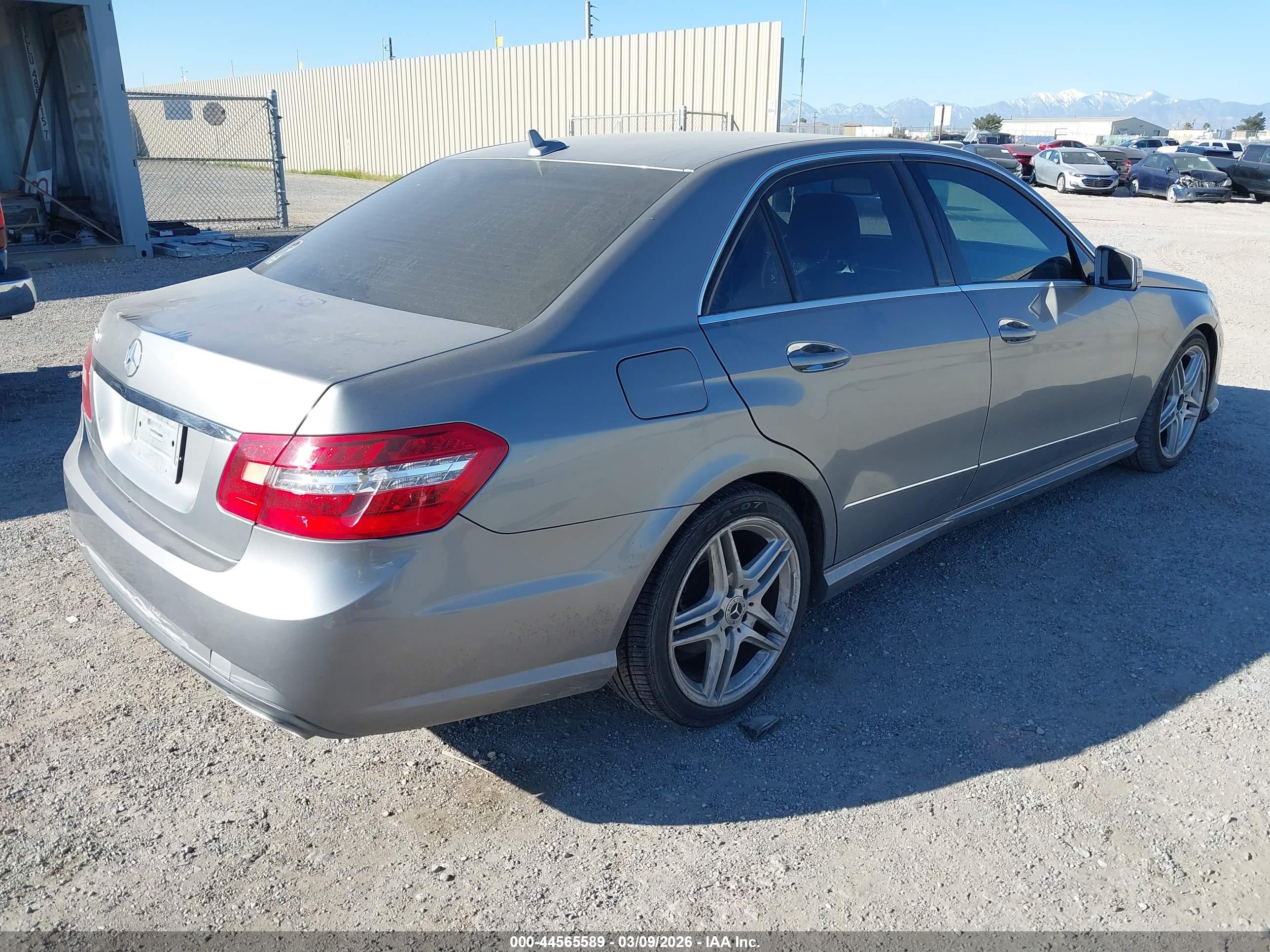 MERCEDES-BENZ E image 4