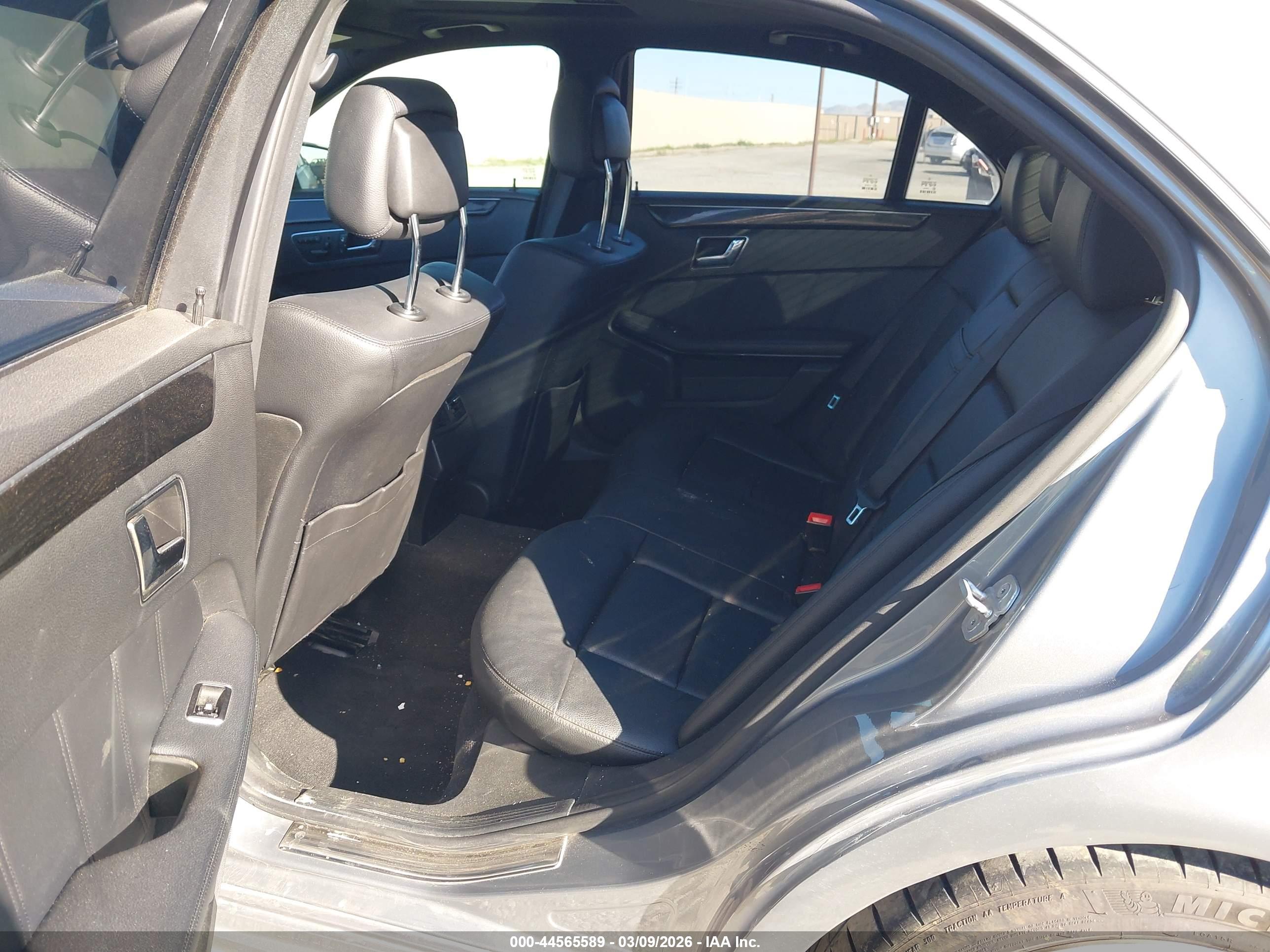 MERCEDES-BENZ E image 8