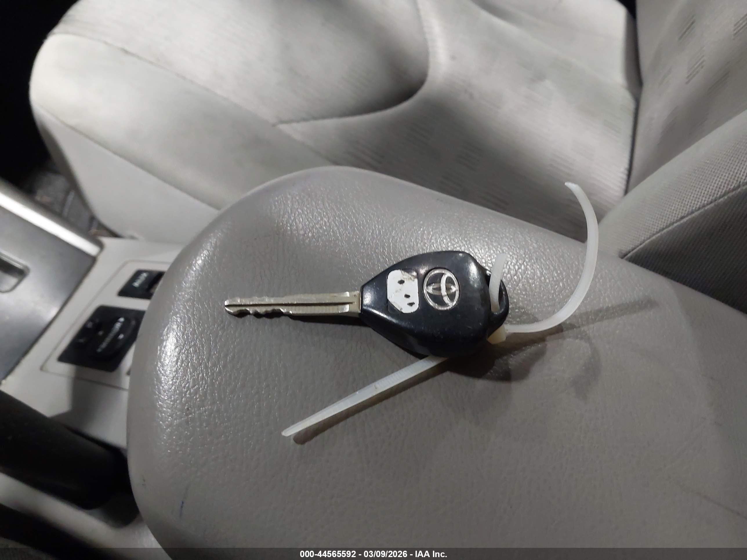 TOYOTA RAV4 image 11