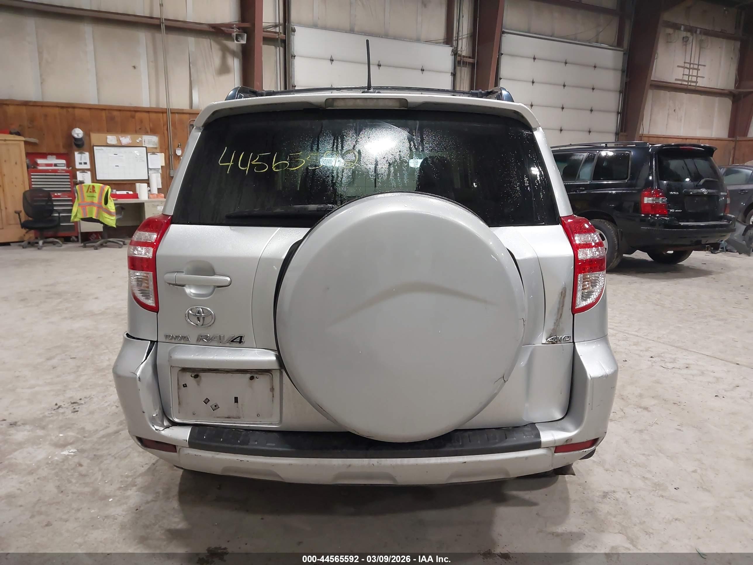 TOYOTA RAV4 image 6