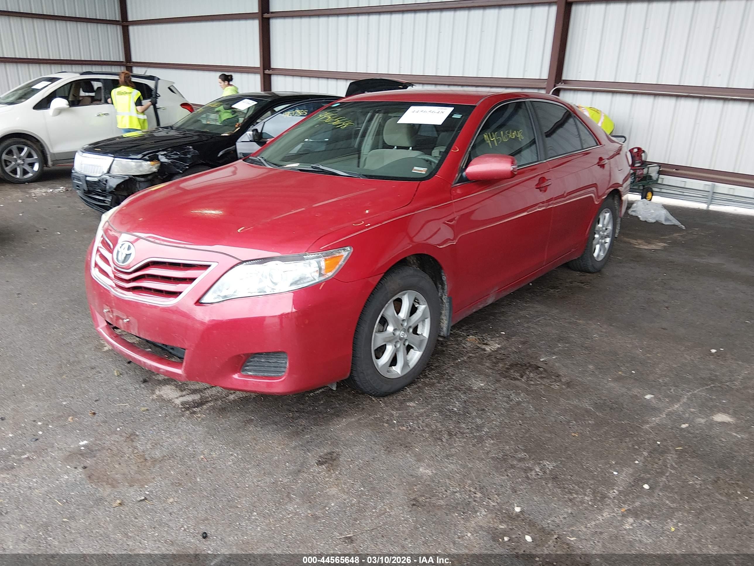 TOYOTA CAMRY image 2