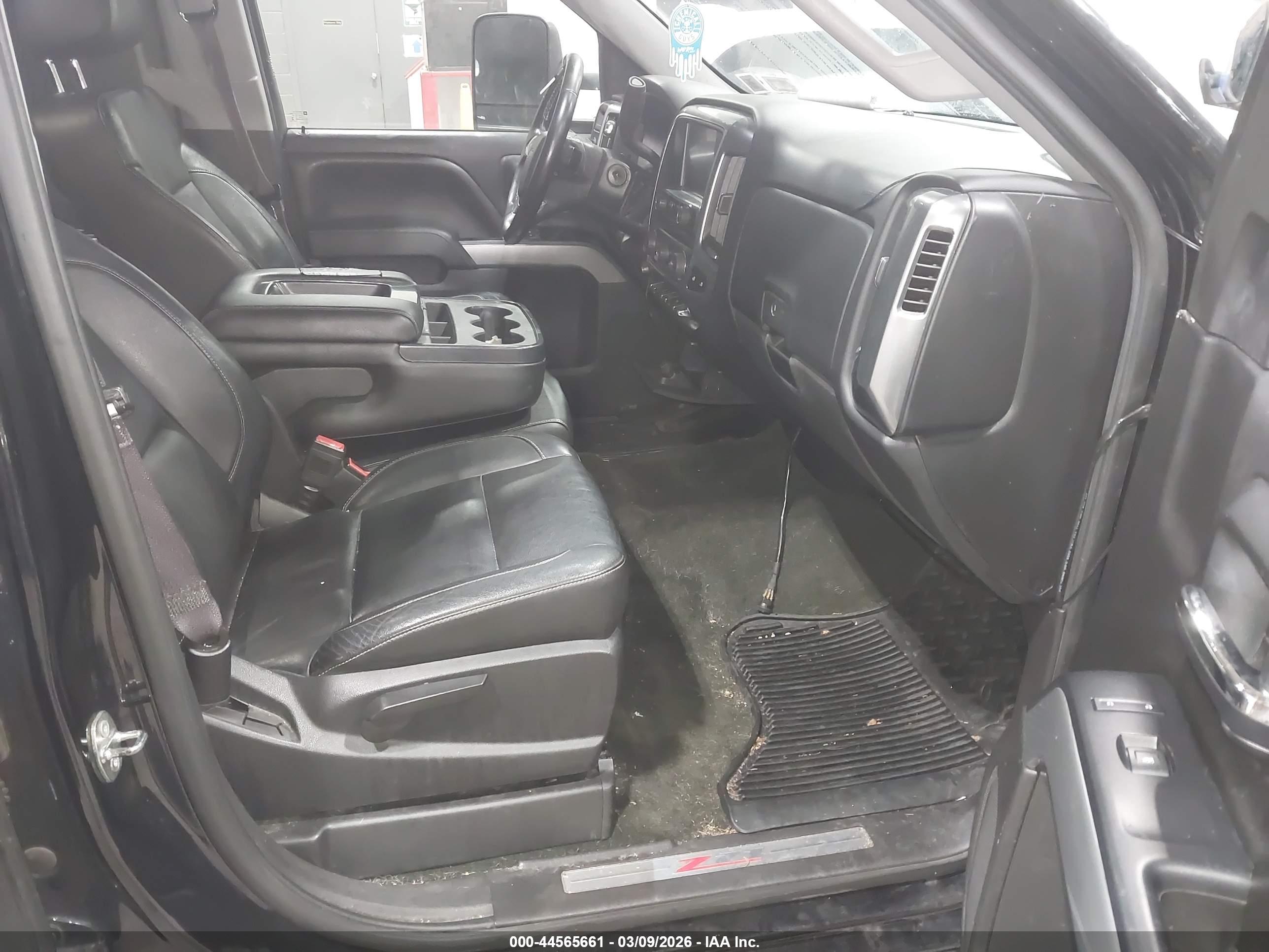 CHEVROLET SILVERADO image 5