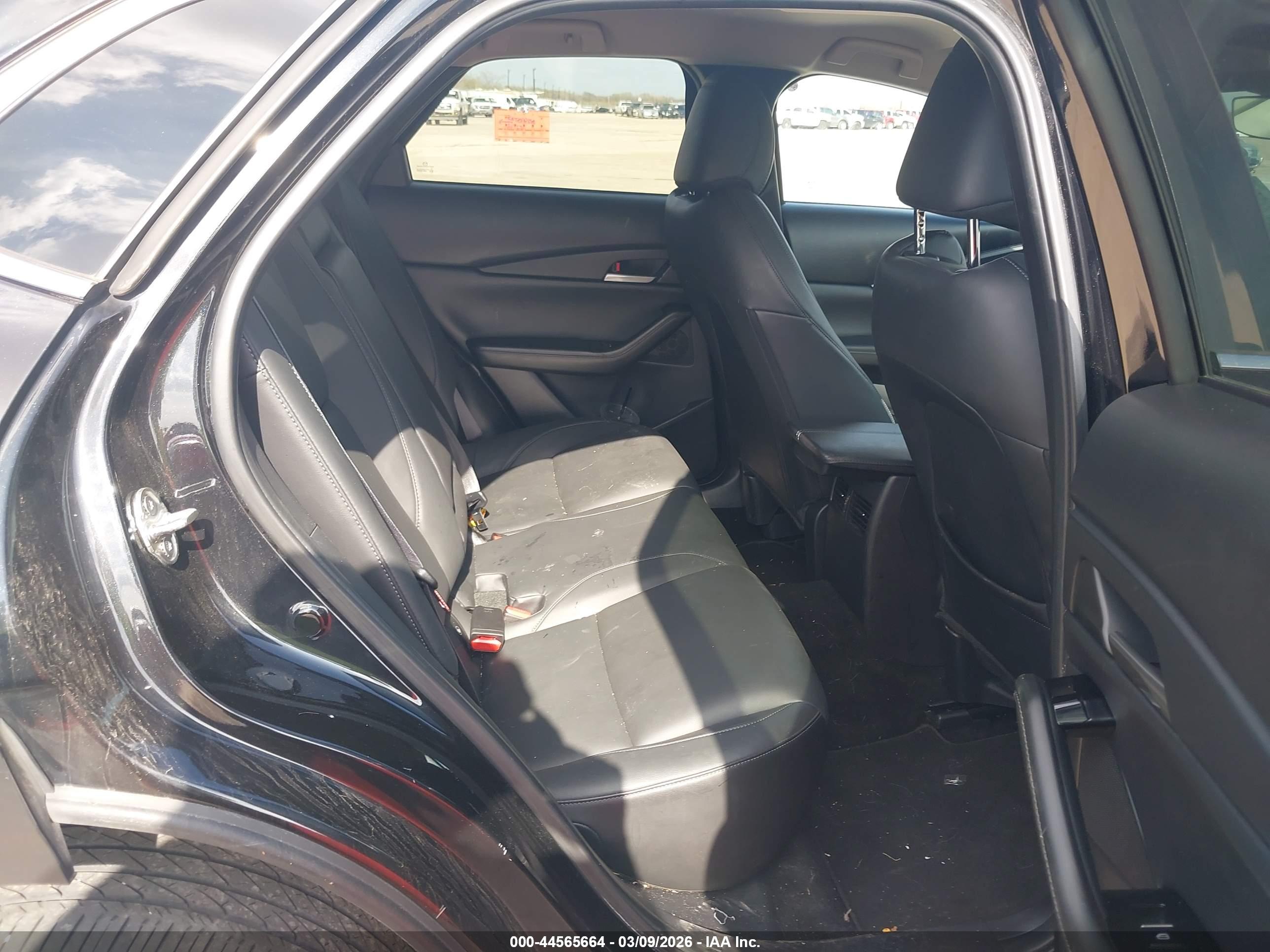 MAZDA CX-30 image 8