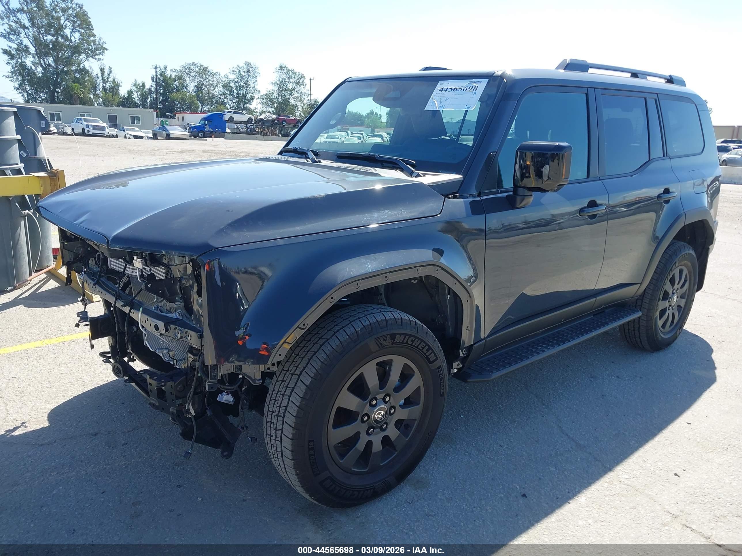 TOYOTA LAND image 2