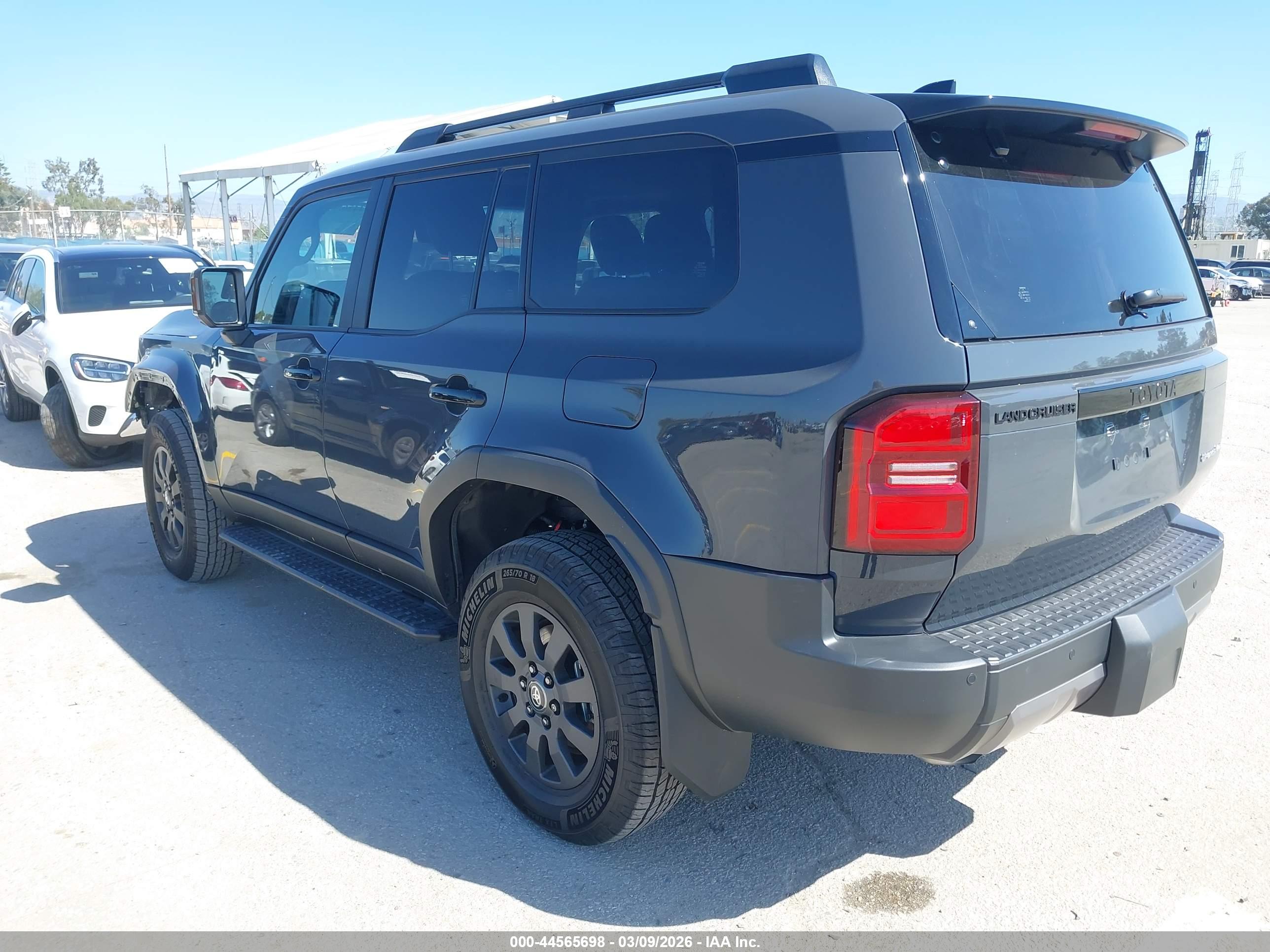 TOYOTA LAND image 3