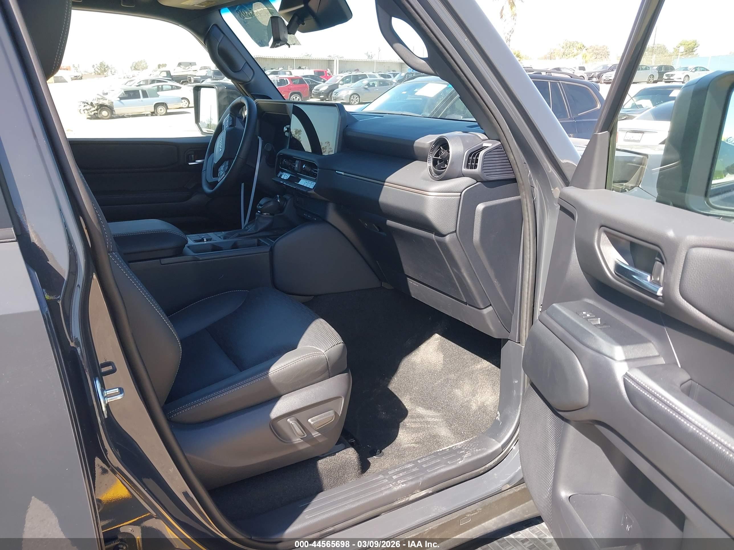 TOYOTA LAND image 5