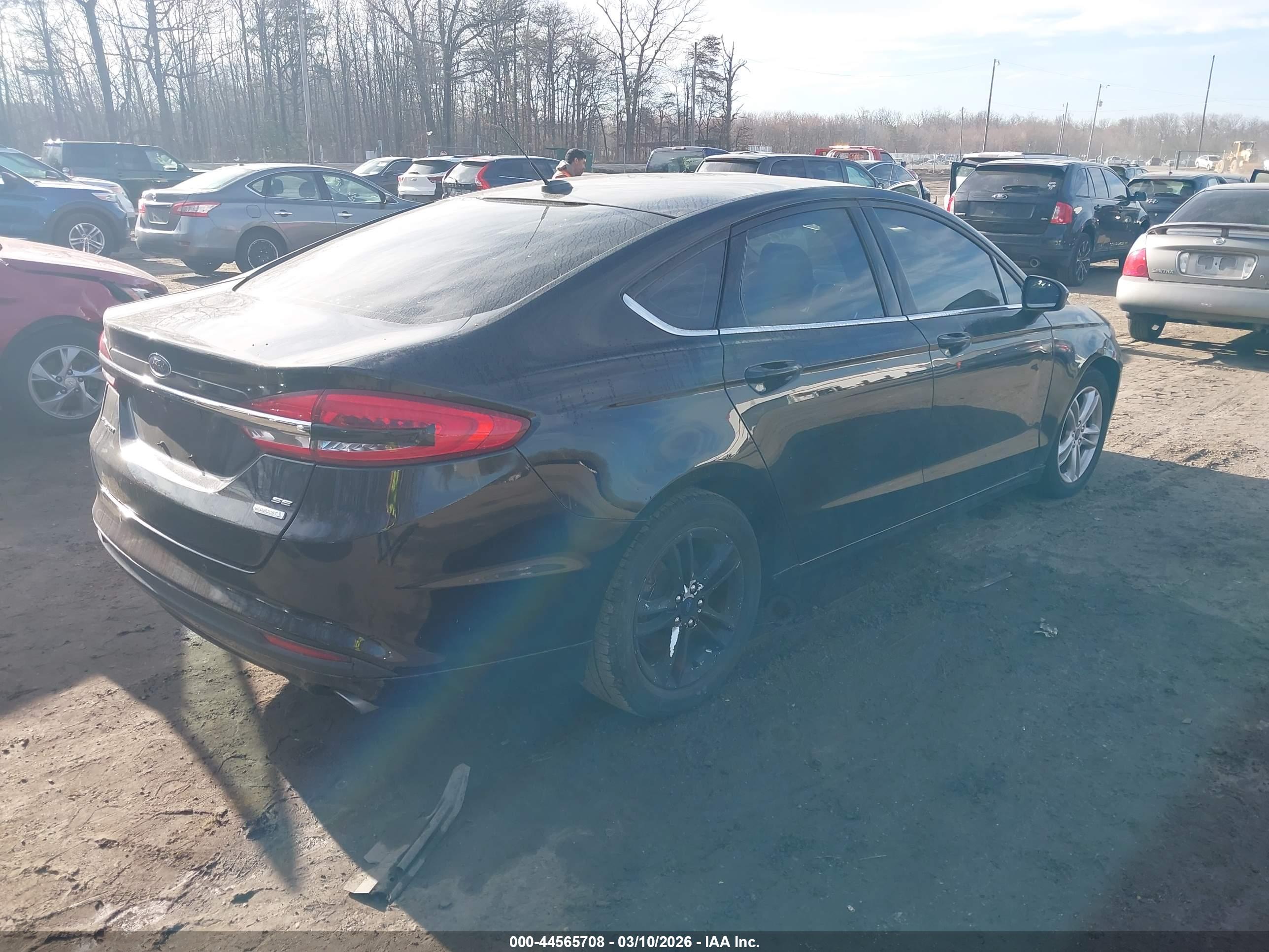 FORD FUSION image 4