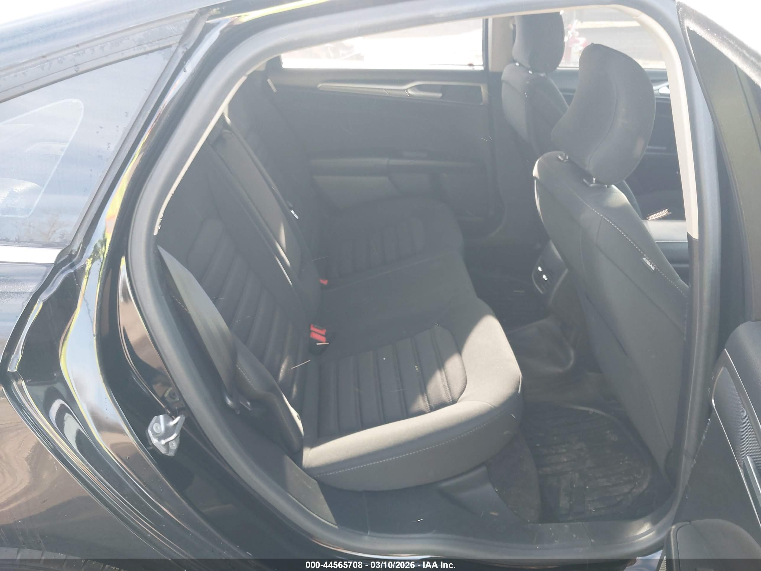 FORD FUSION image 8