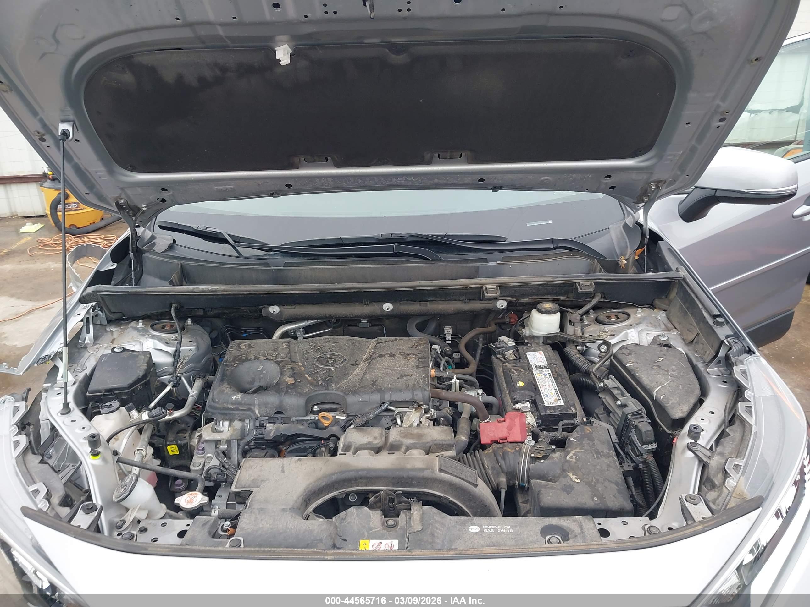 TOYOTA RAV4 image 10