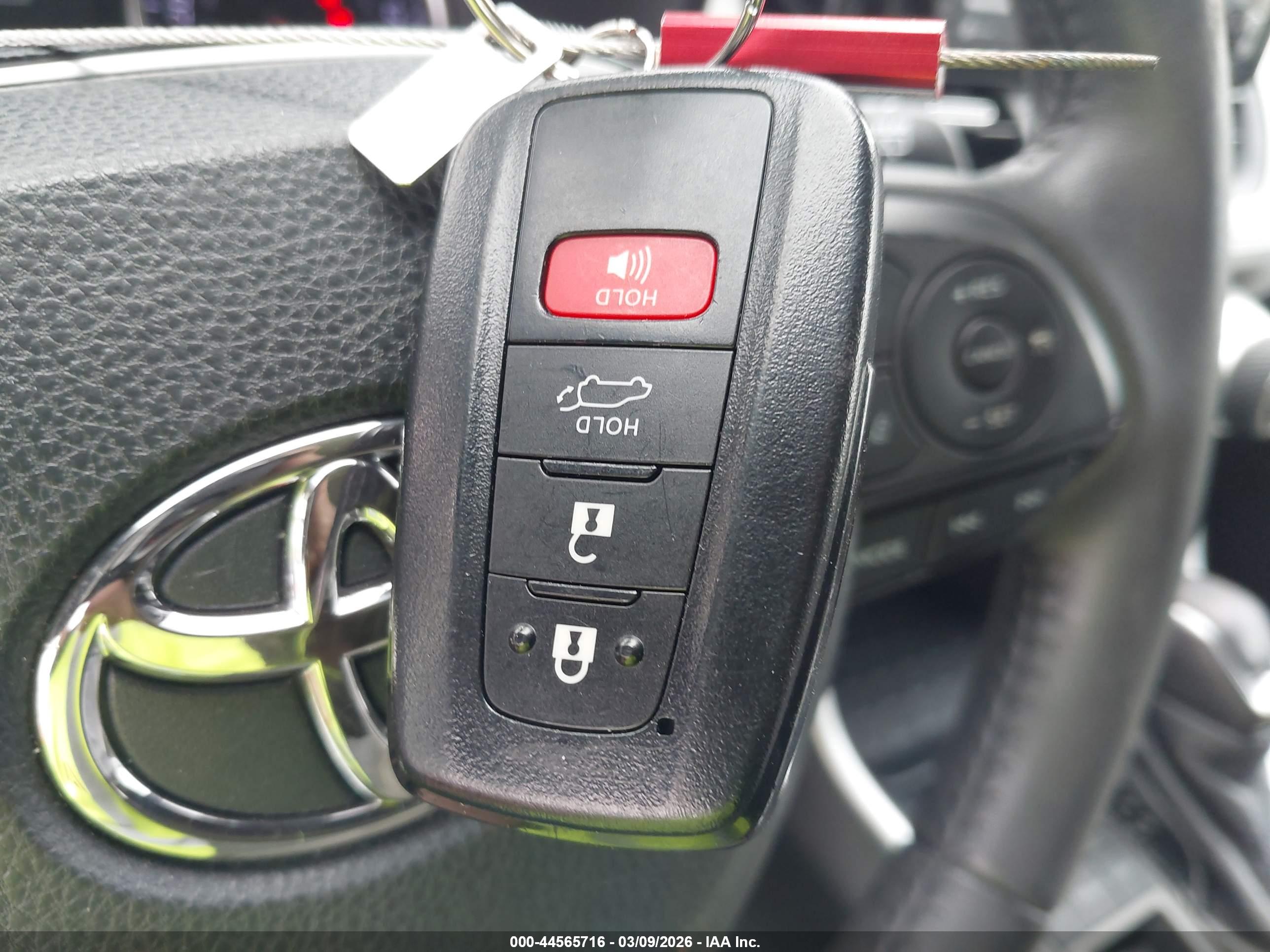 TOYOTA RAV4 image 11