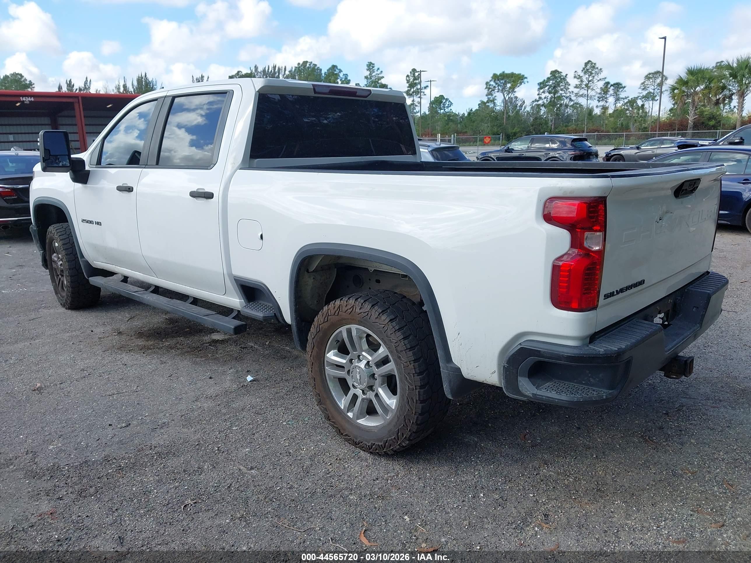 CHEVROLET SILVERADO image 3