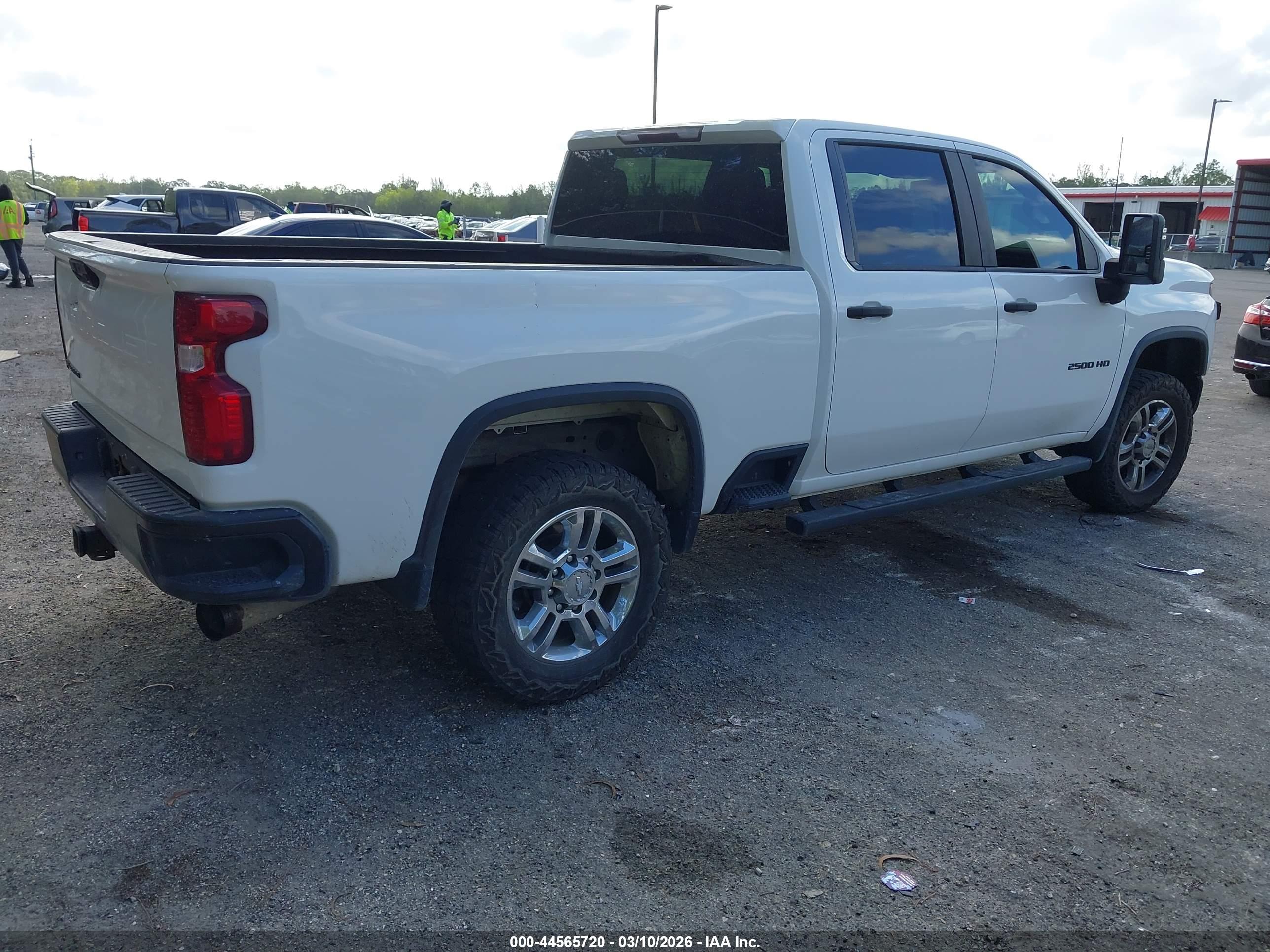 CHEVROLET SILVERADO image 4