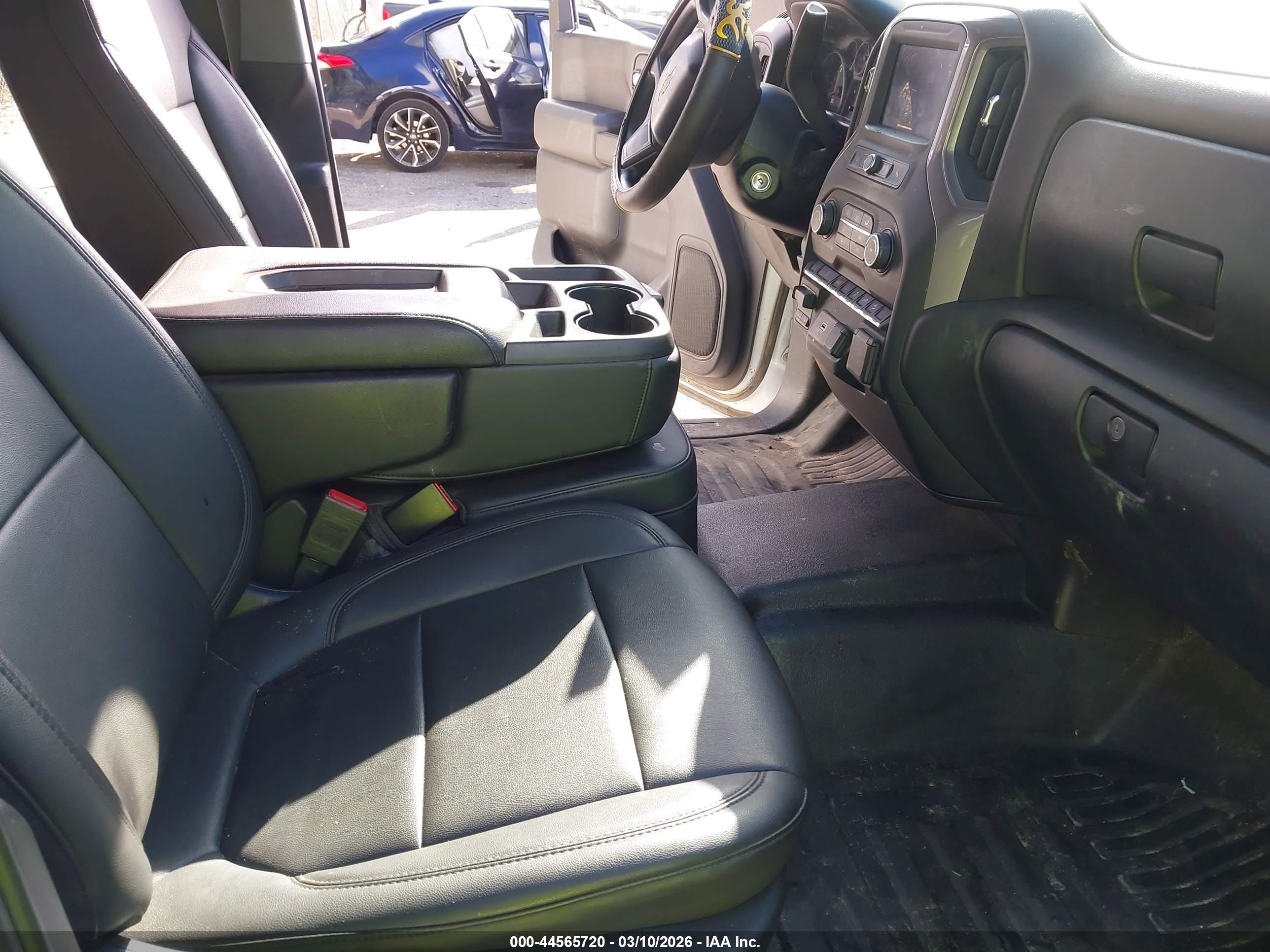 CHEVROLET SILVERADO image 5