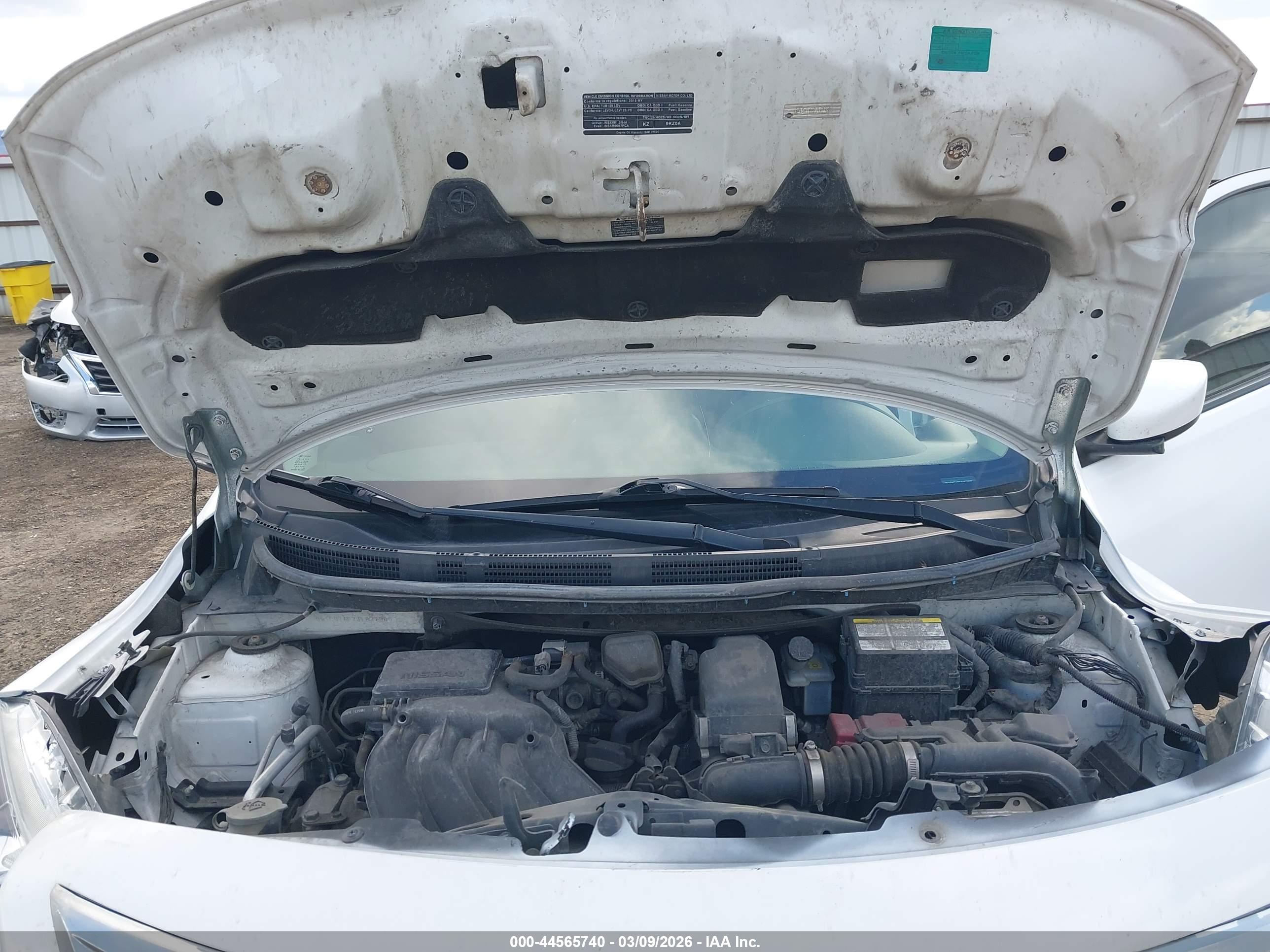 NISSAN VERSA image 10