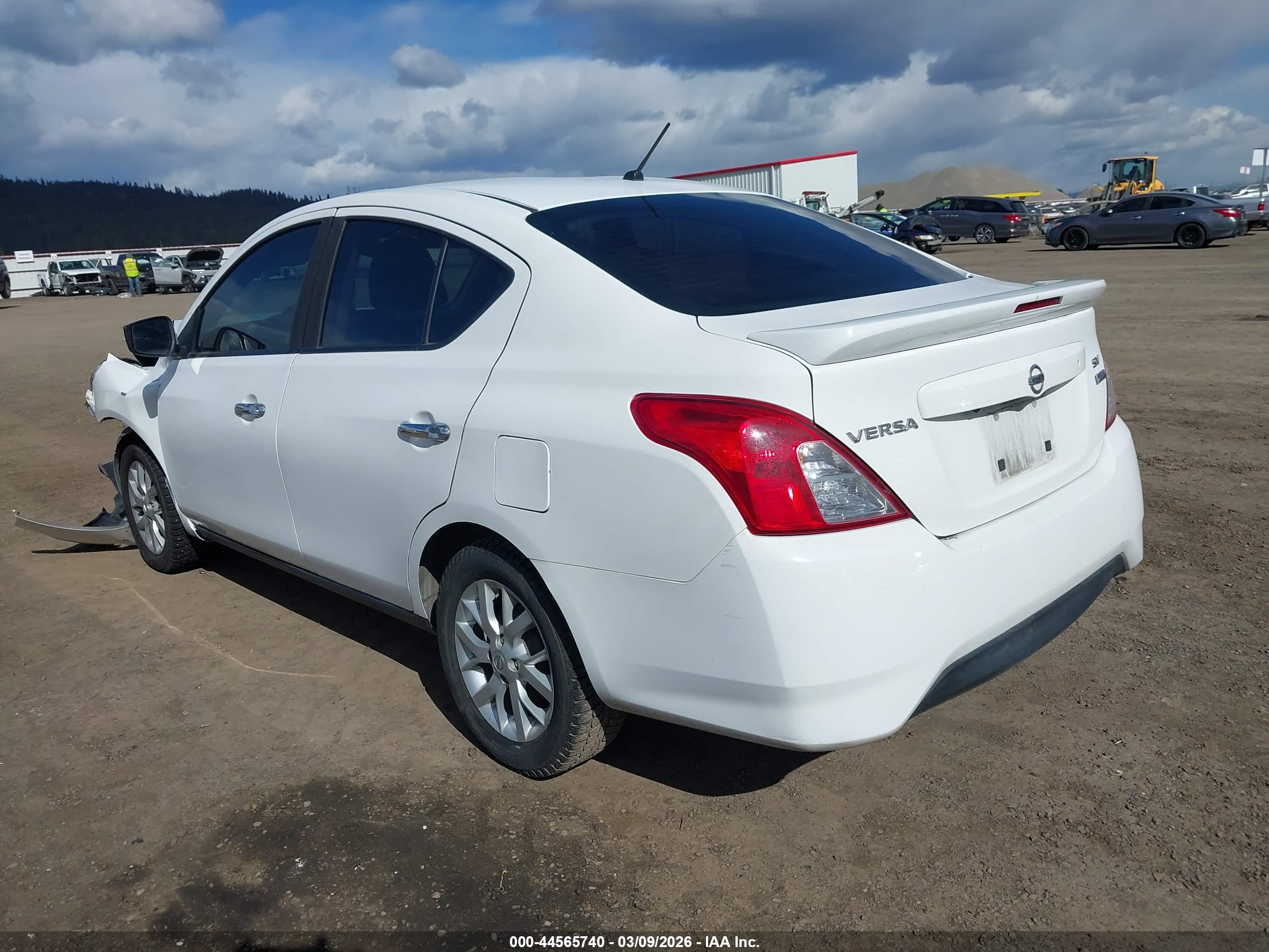 NISSAN VERSA image 3