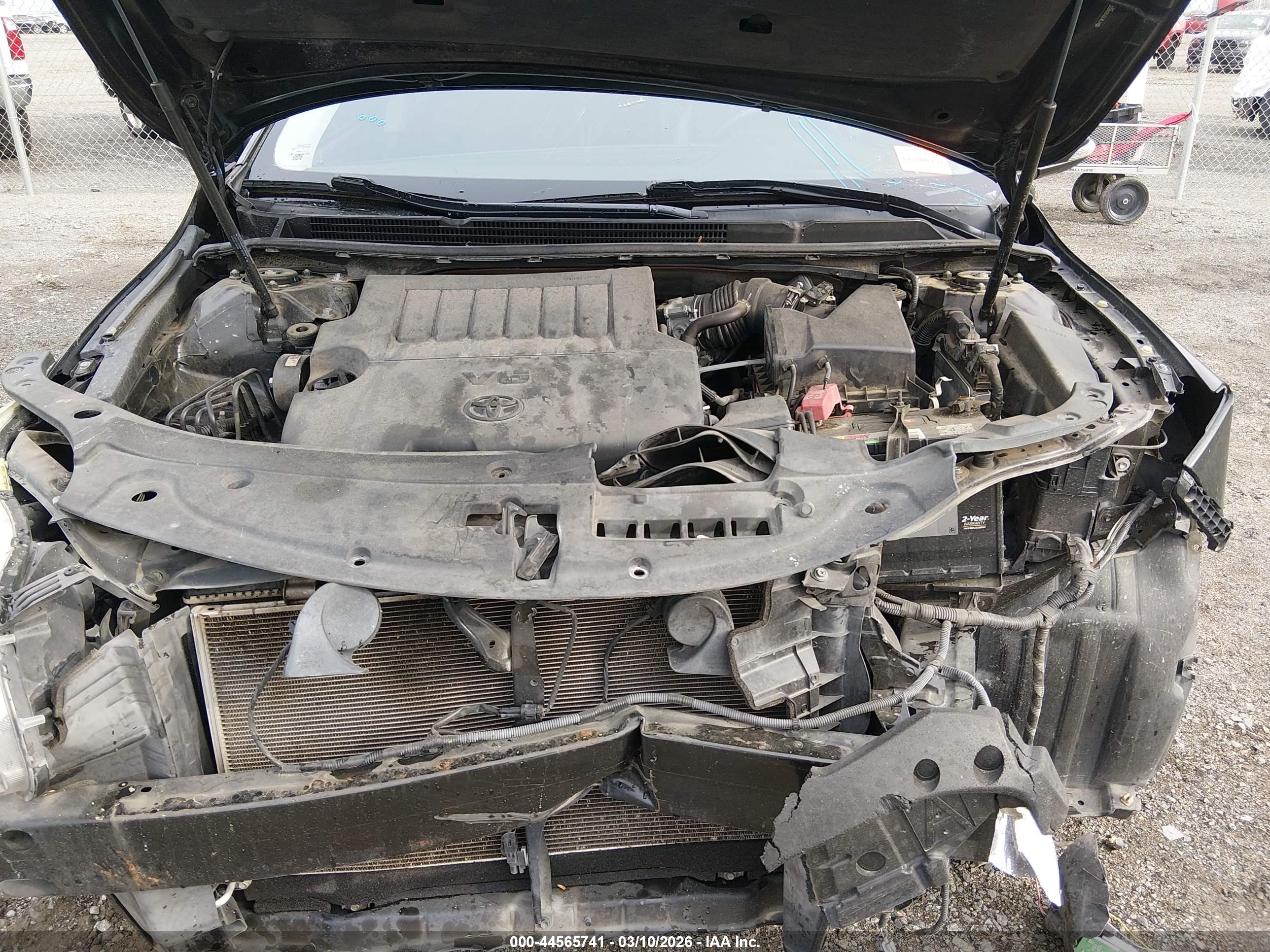 TOYOTA AVALON image 10