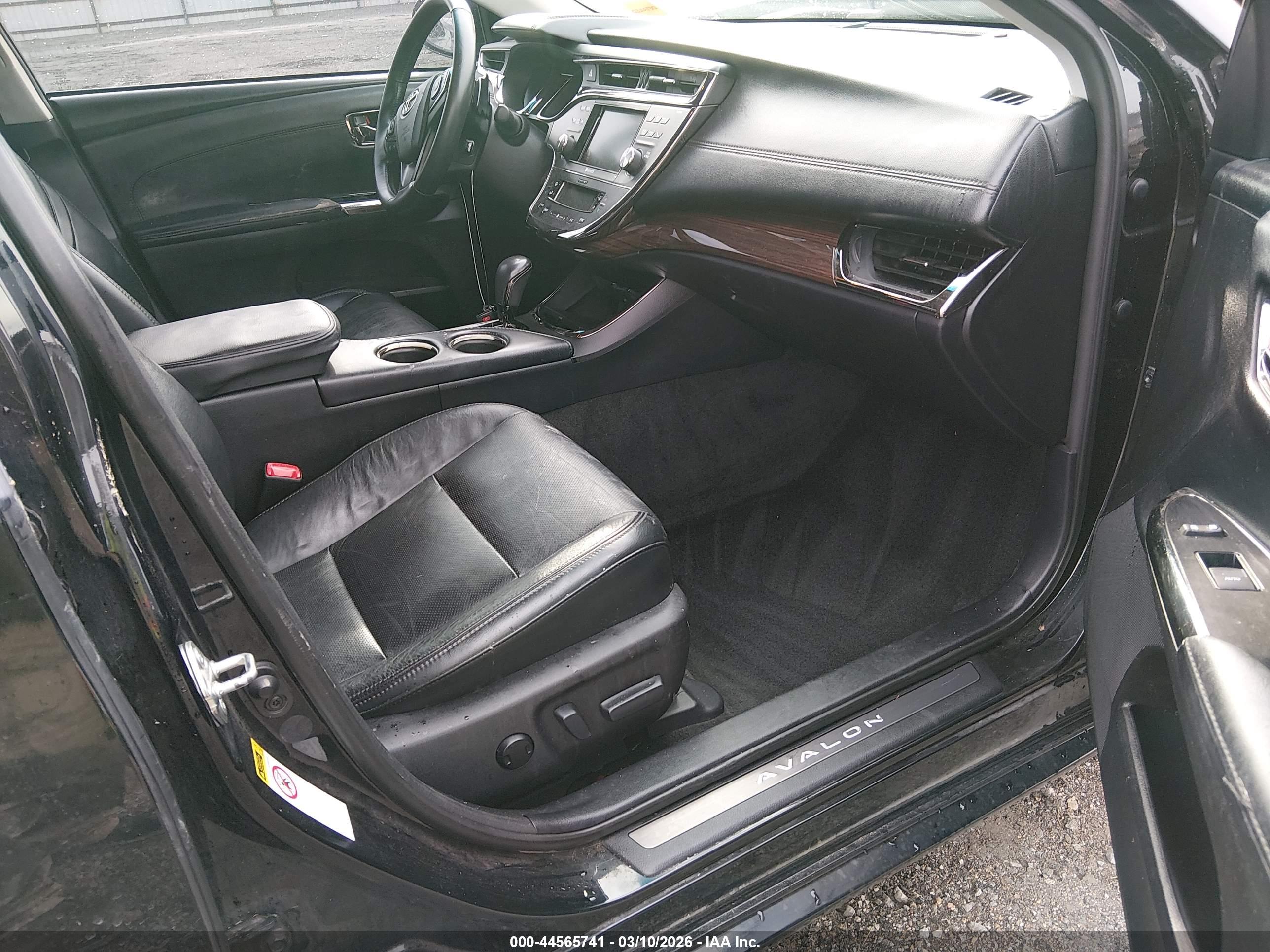 TOYOTA AVALON image 5