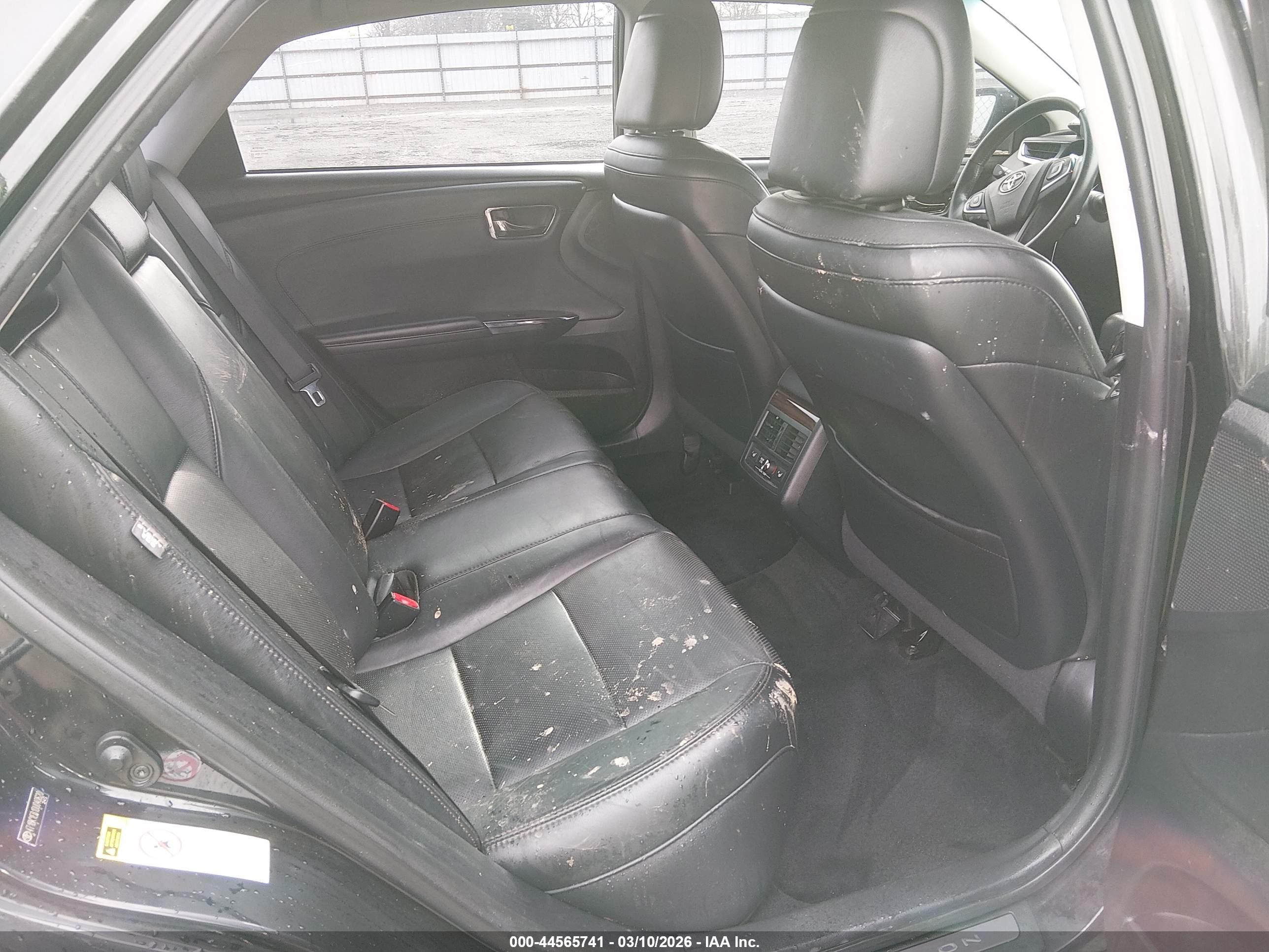 TOYOTA AVALON image 8