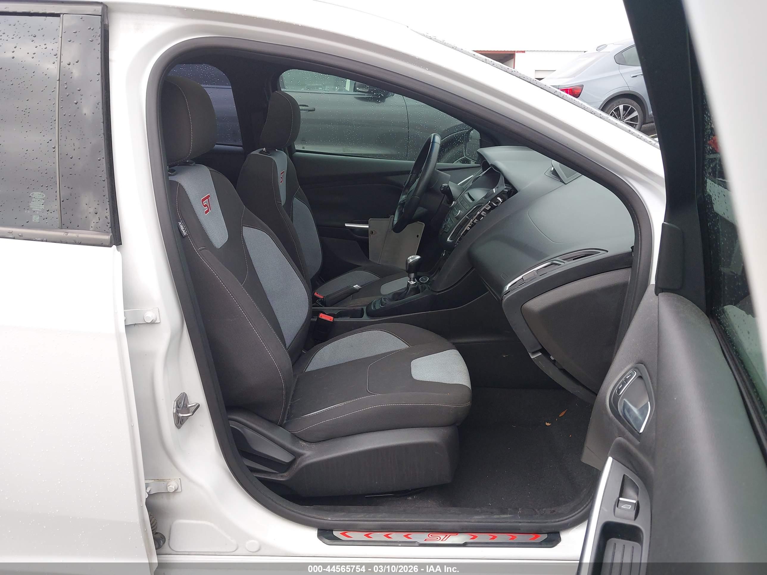 FORD FOCUS image 5
