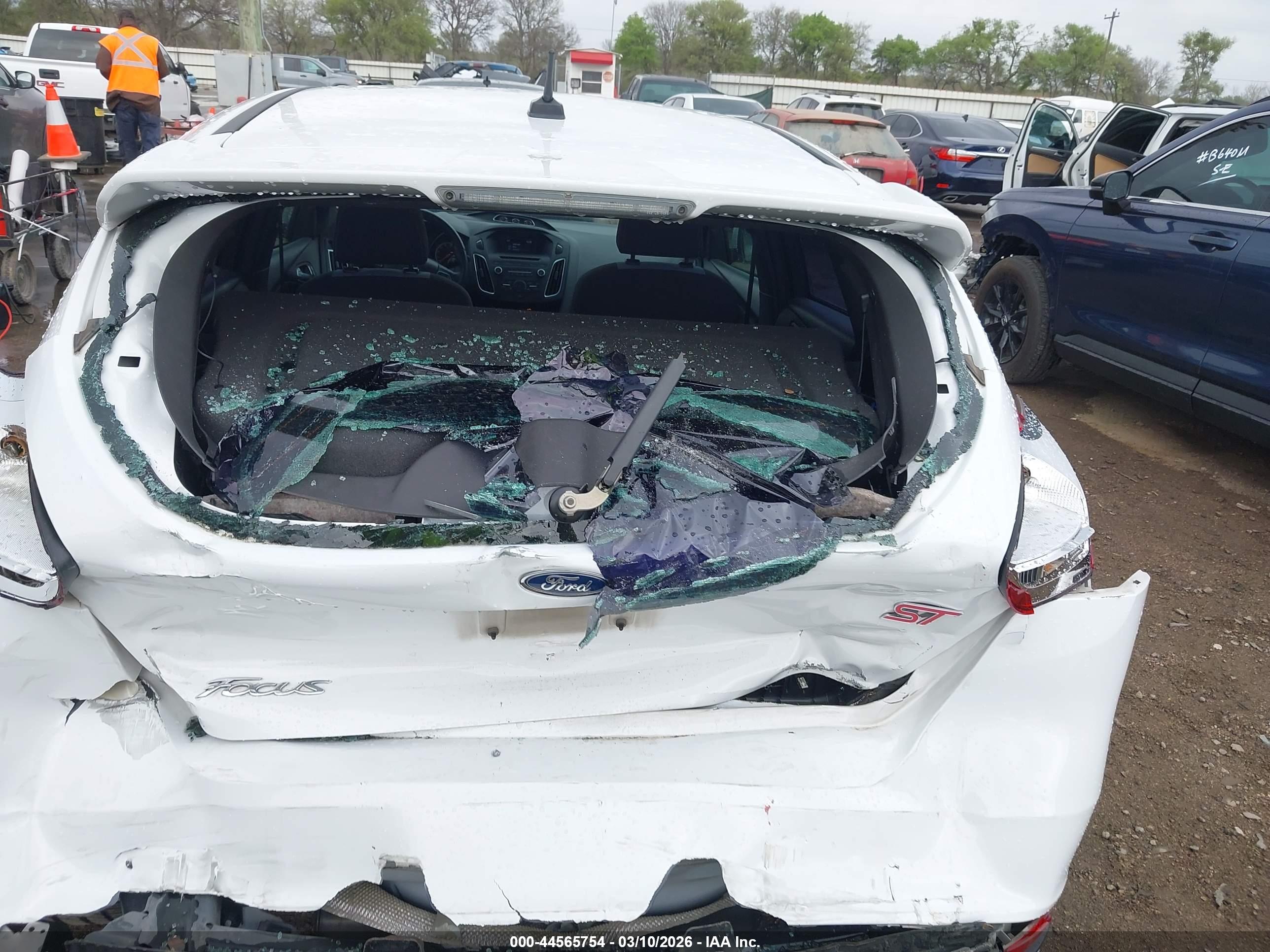 FORD FOCUS image 6