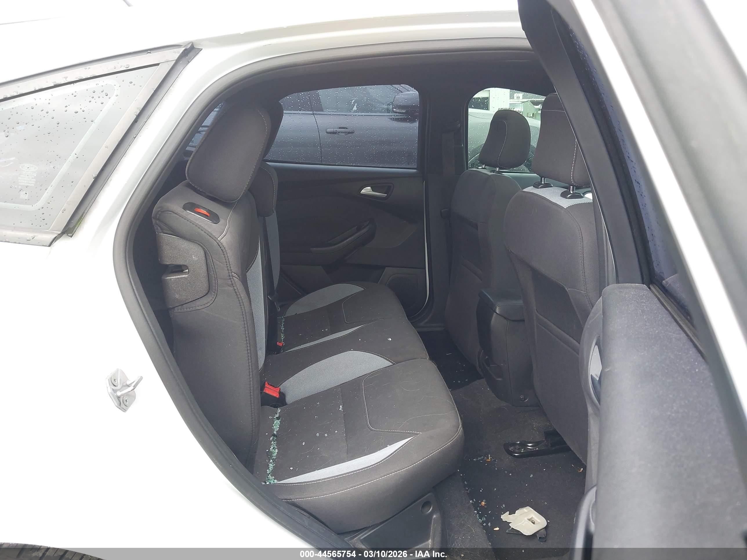 FORD FOCUS image 8