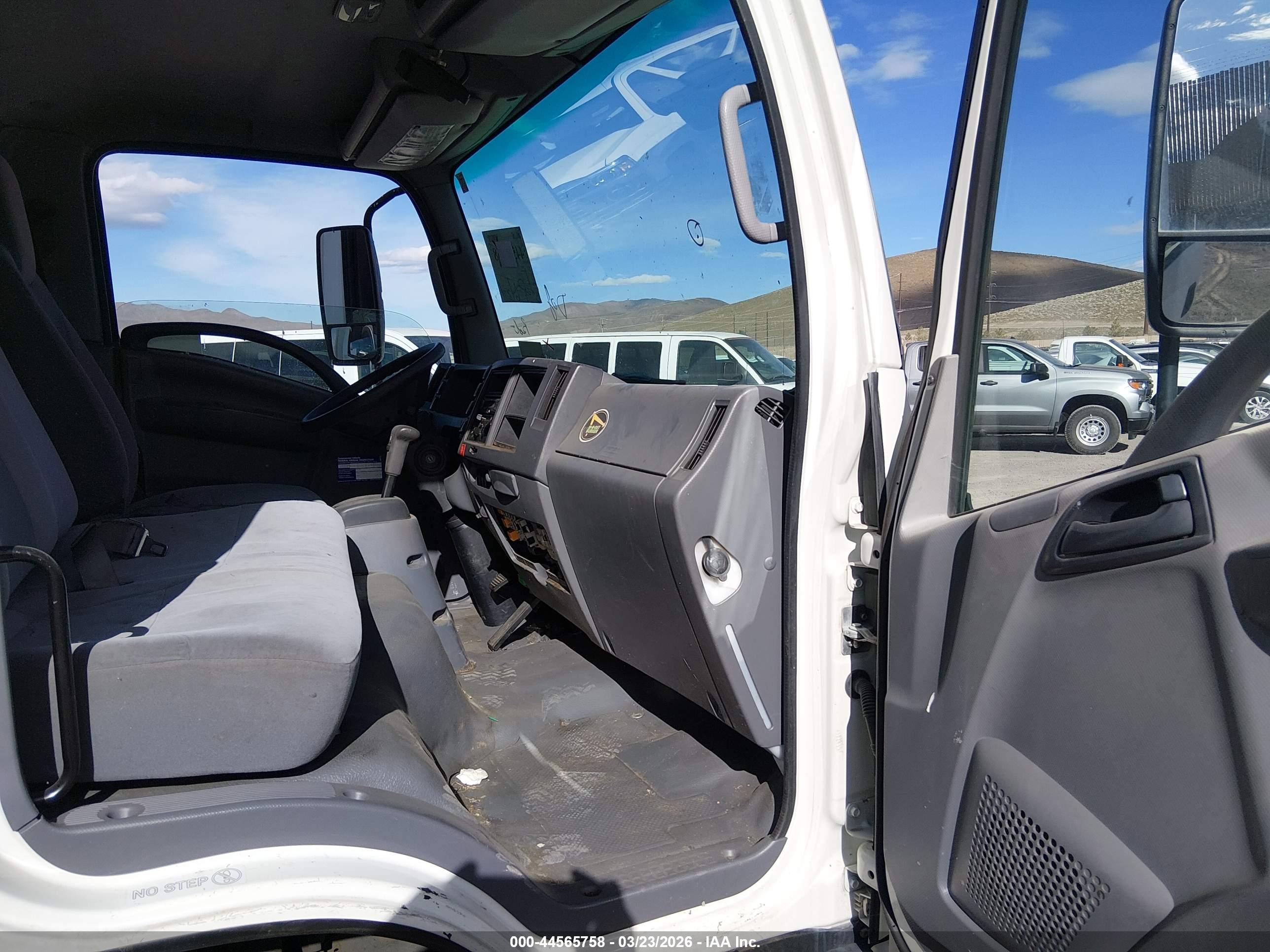 ISUZU NPR image 5