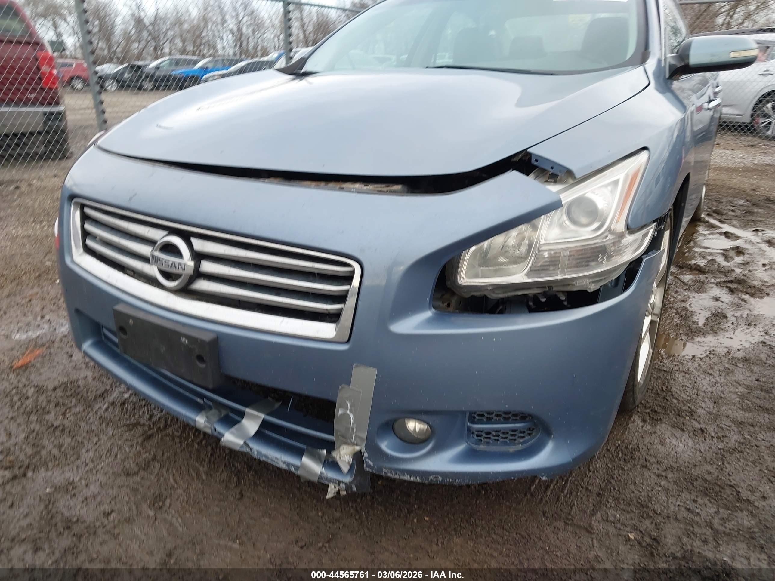 NISSAN MAXIMA image 6