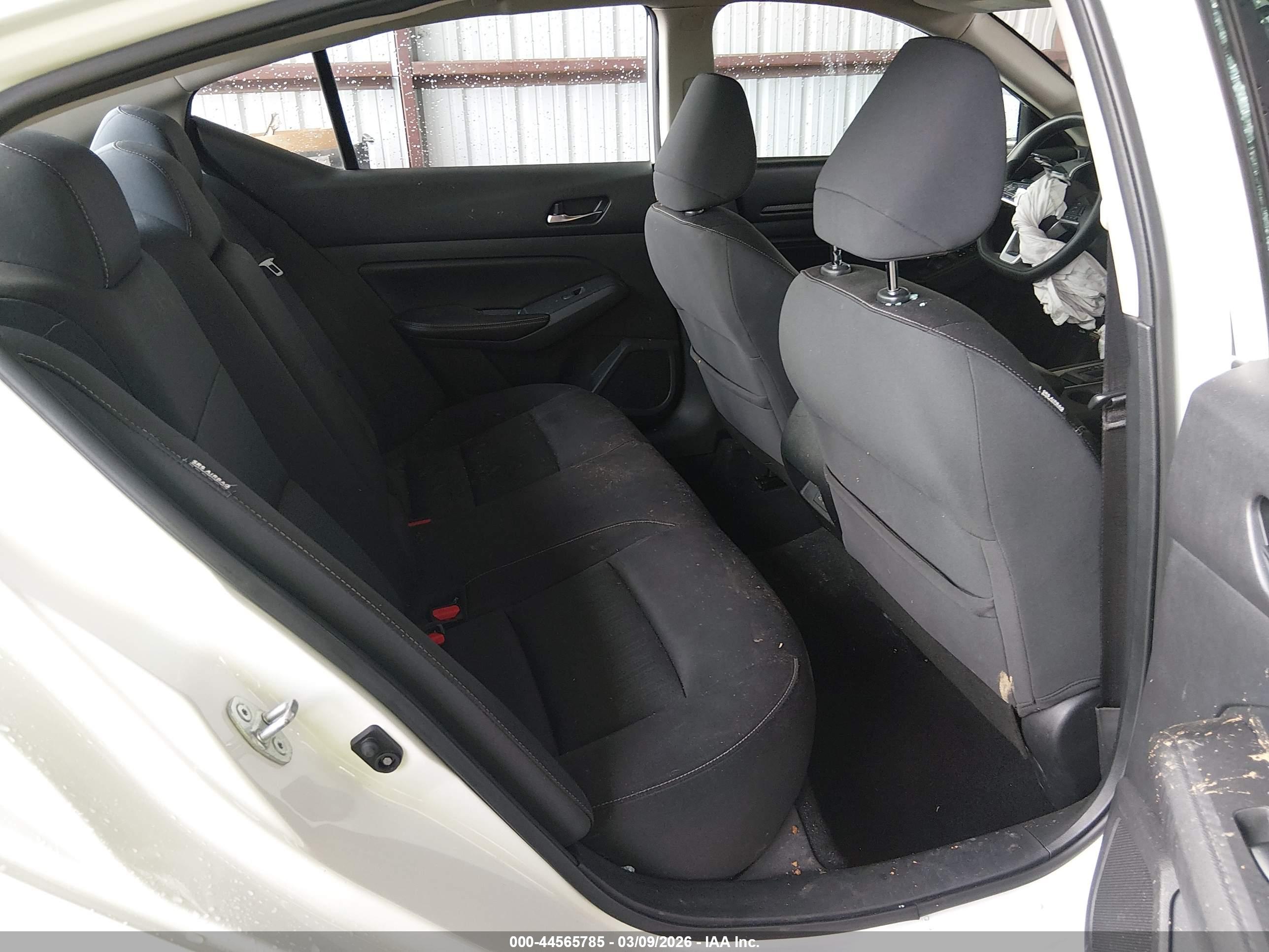 NISSAN ALTIMA image 8