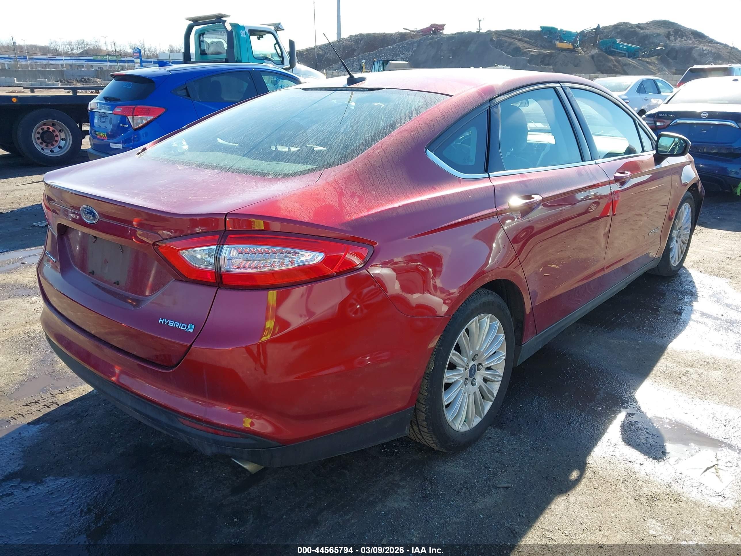 FORD FUSION image 4