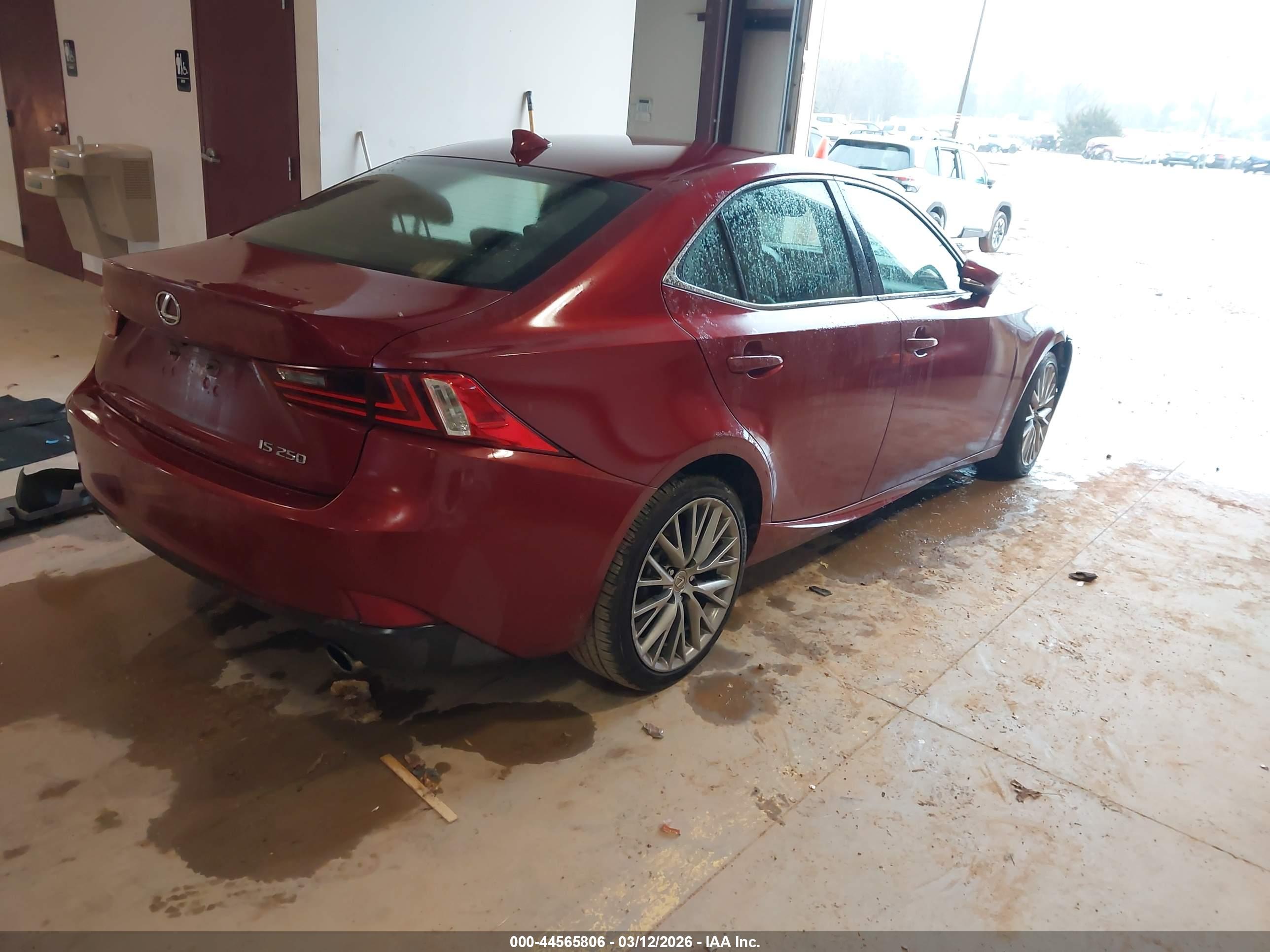 LEXUS IS image 4